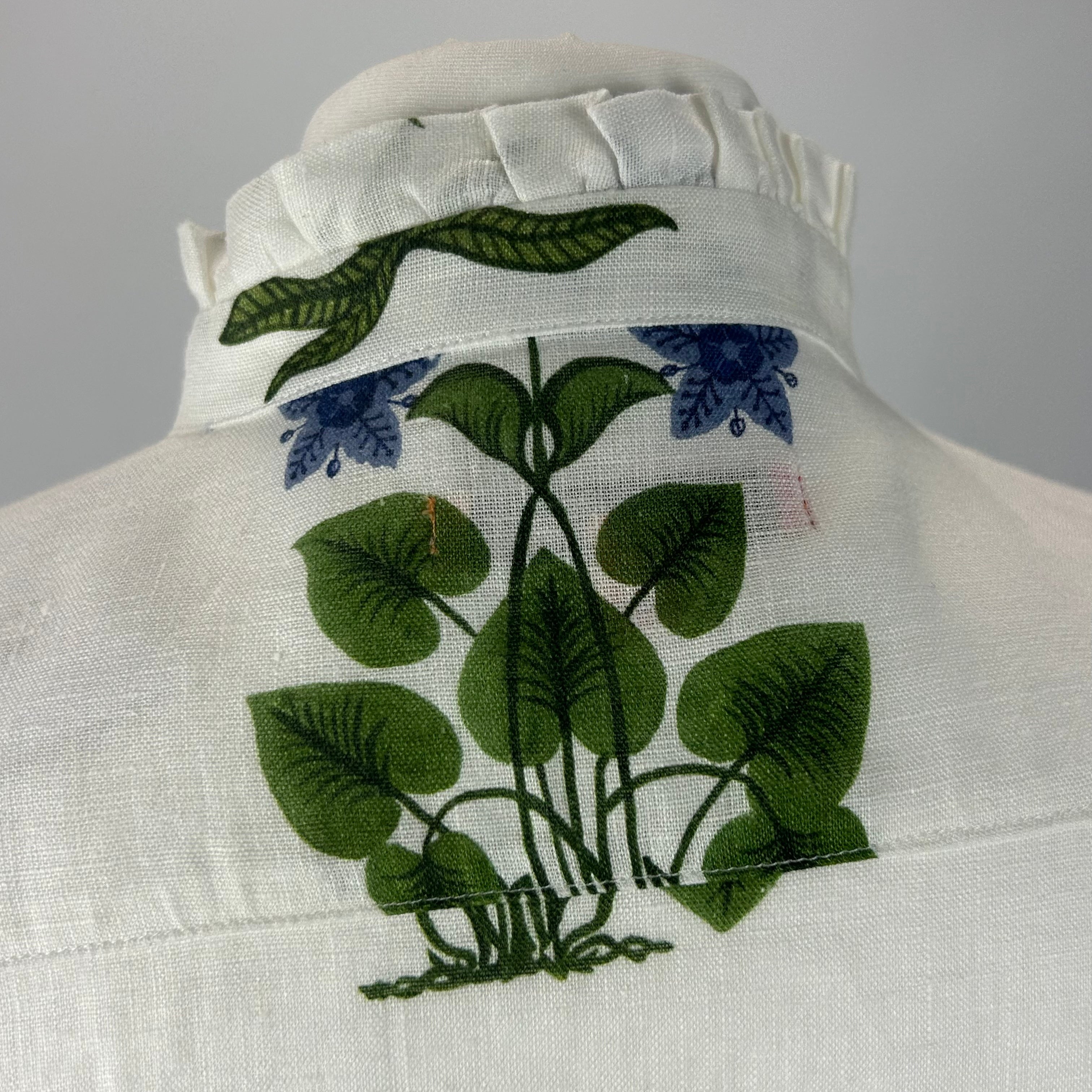 Vilagallo New Cornflower Print Linen Pie Crust Blouse L