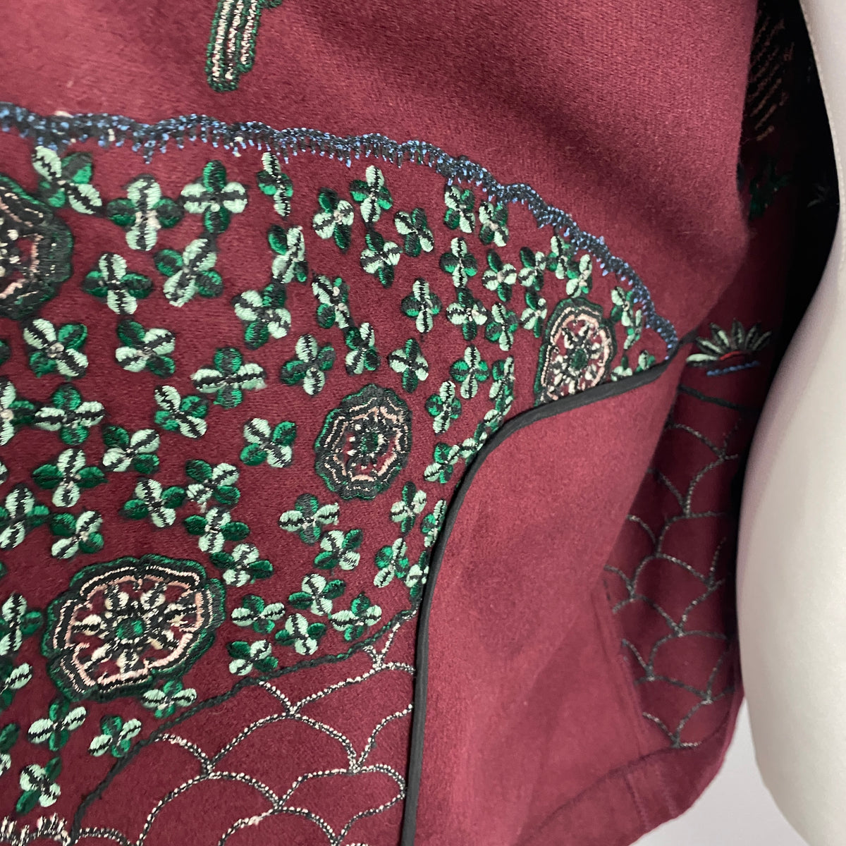 Vilshenko New Plum Embroidered Wool Jacket M