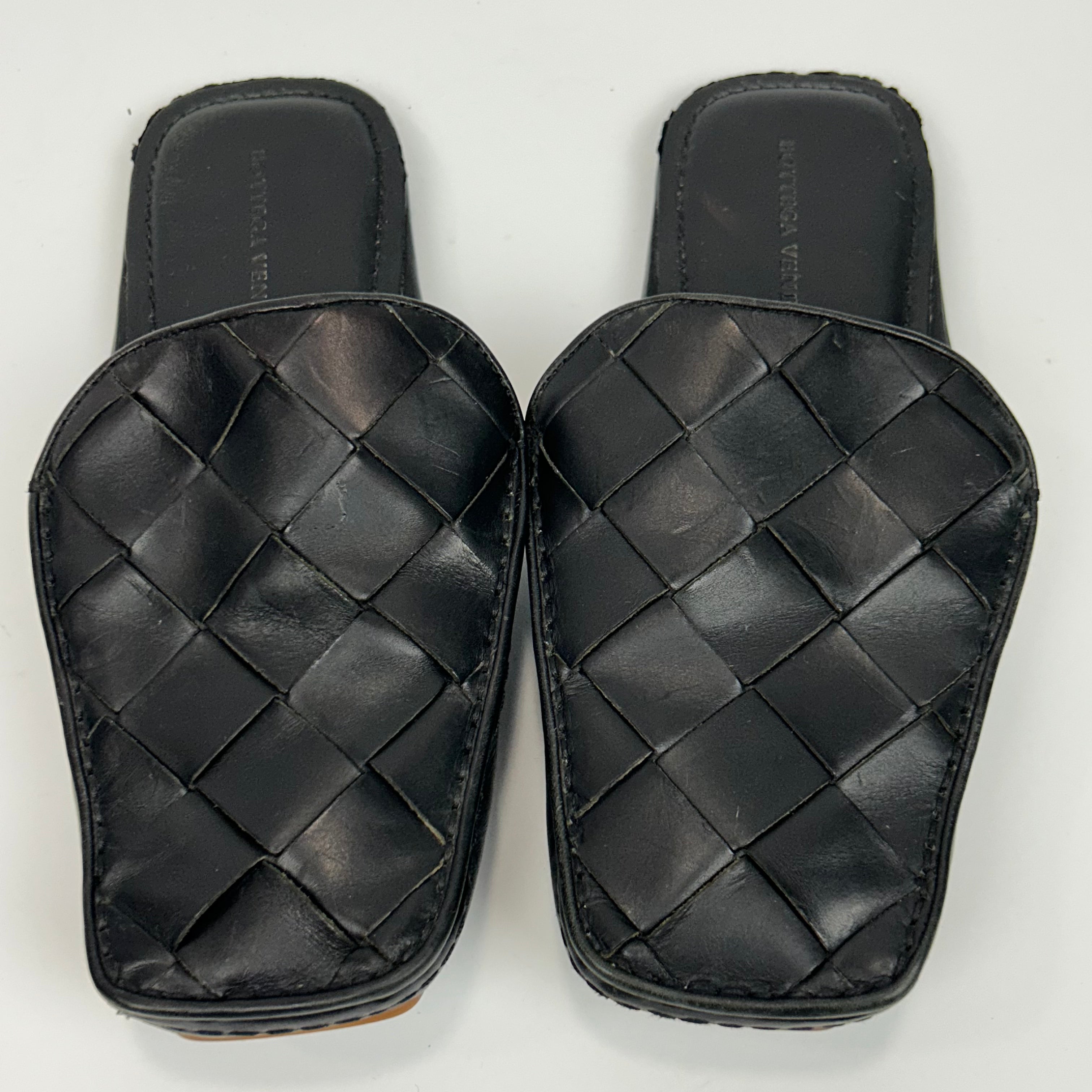Bottega Veneta £525 Black Intrecciato Douglas Mules 39