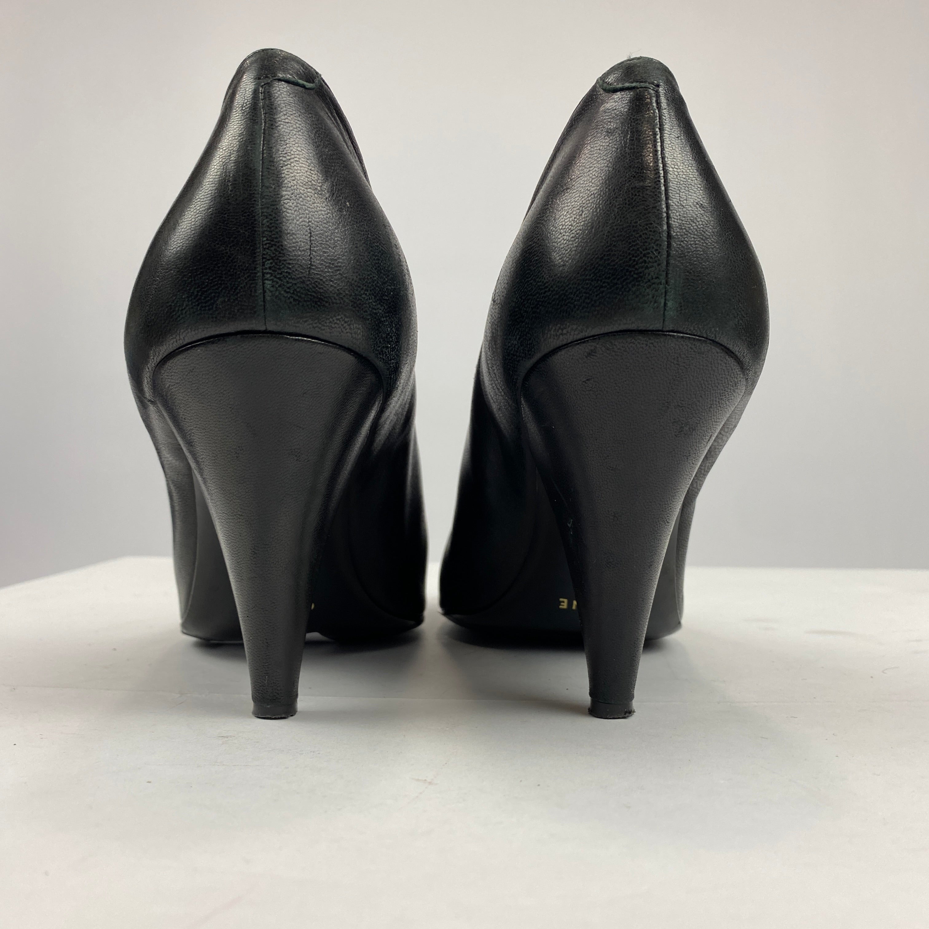 Celine Phoebe Philo Black Leather Soft V-Neck Leather Pumps 38.5