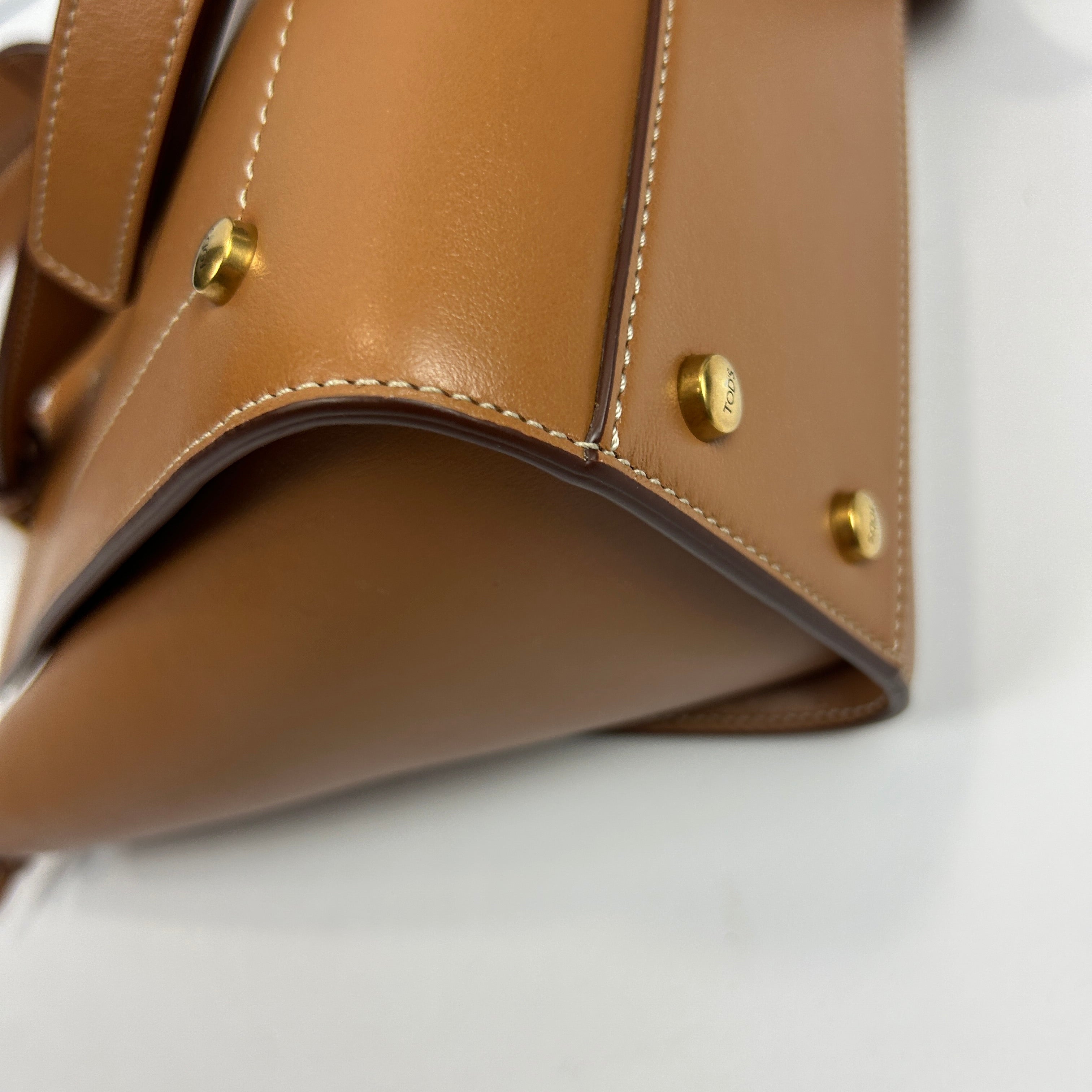 Tods New £1600 Camel Timeless Medium Tote Bag