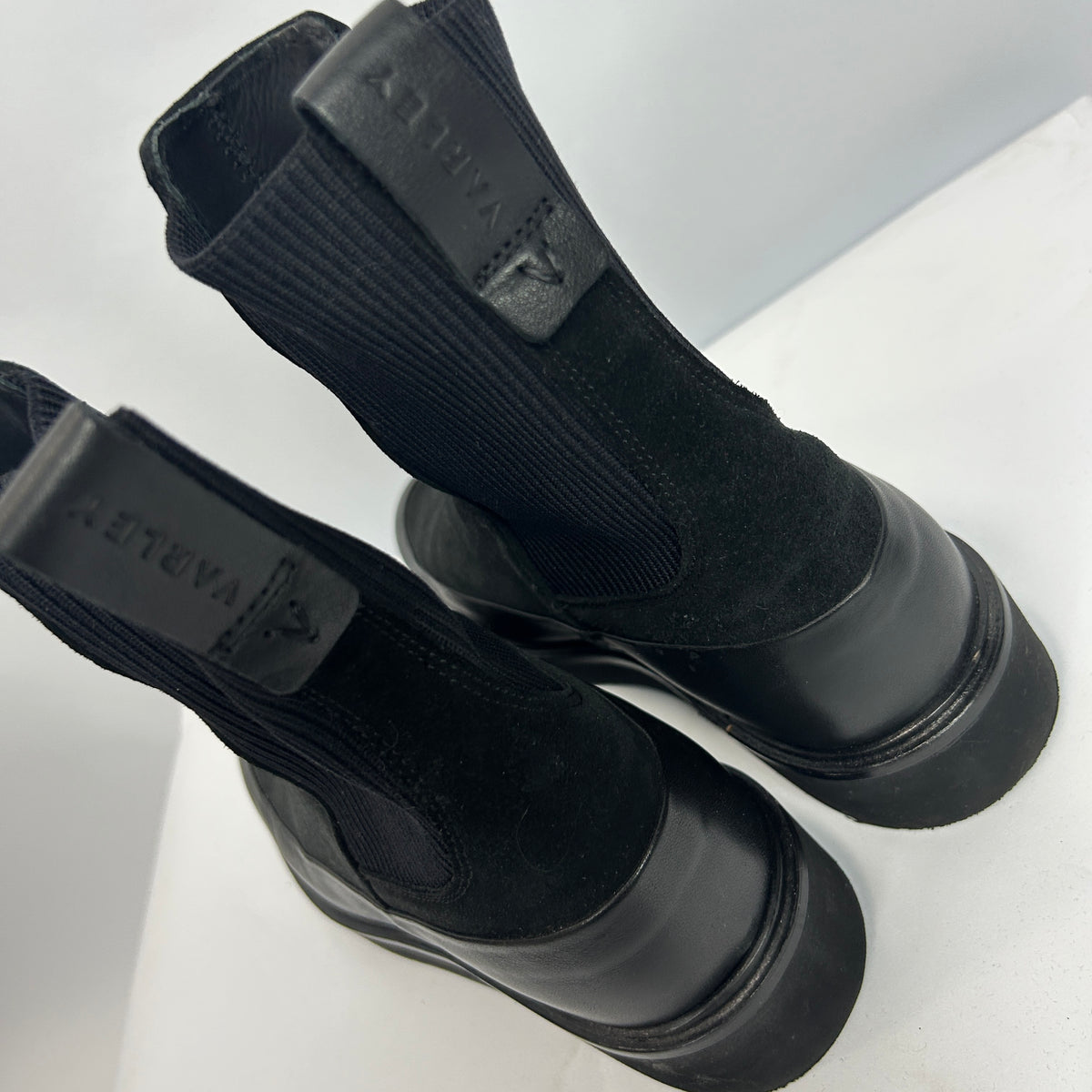 Varley £320 Black Leather & Suede Eileen Chelsea Boots 39