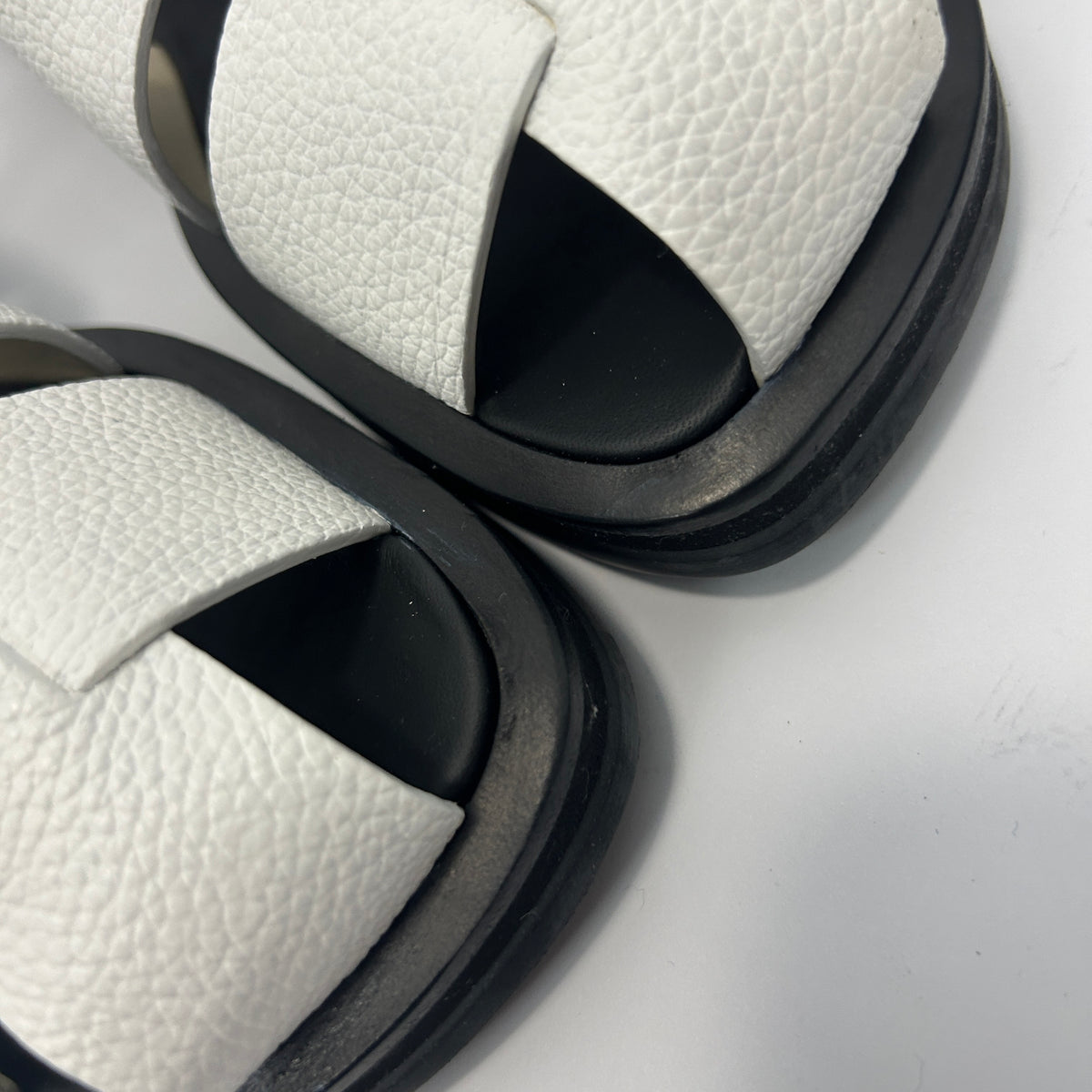 The Row £1060 Ivory Fisherman Sandals 38.5