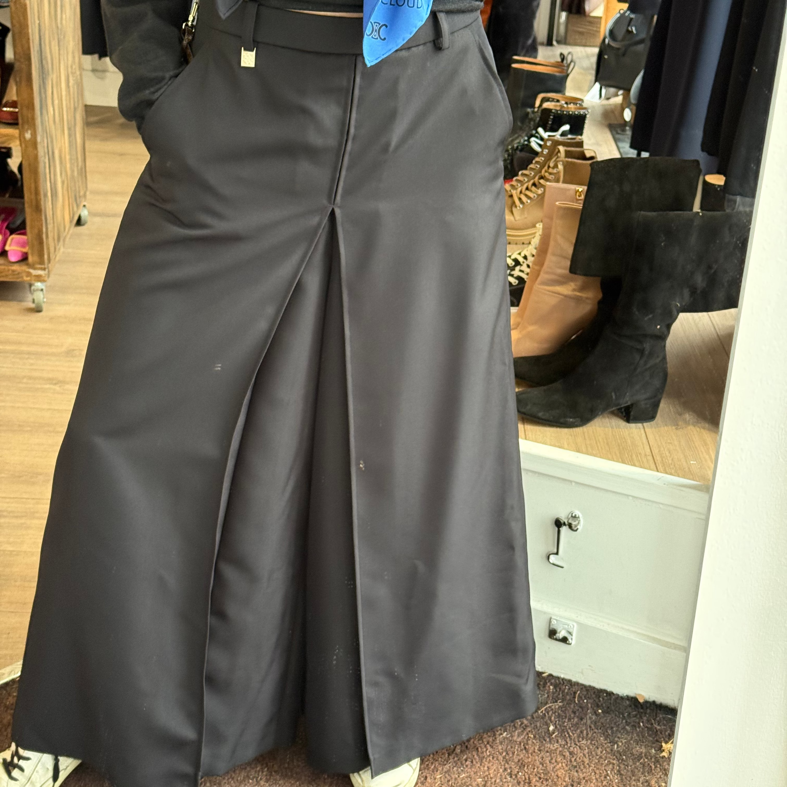 Louis Vuitton New £1600 Black Pleat Wide Leg Crop Pants L