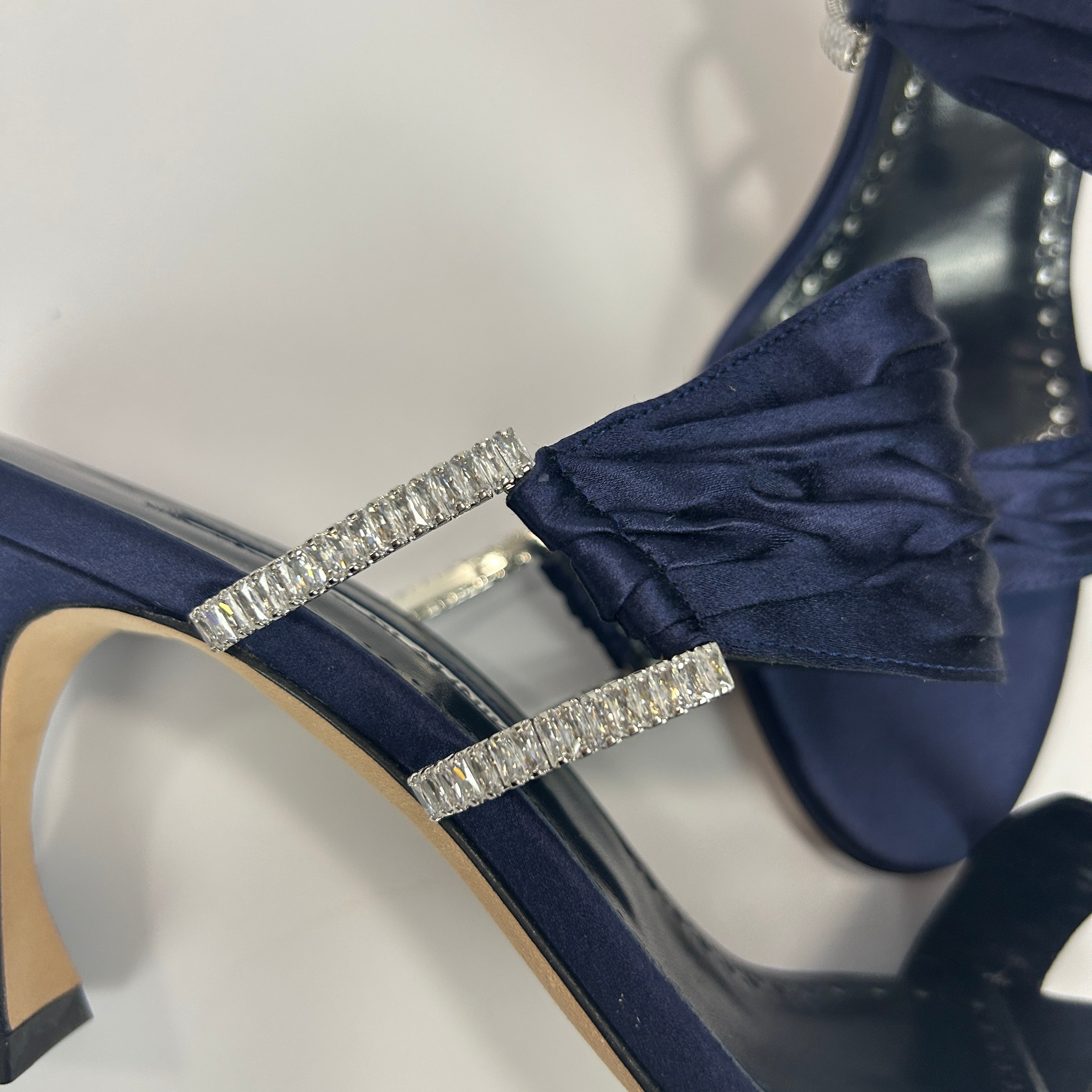Manolo Blahnik New £975 Navy Satin Chinap Mules 39