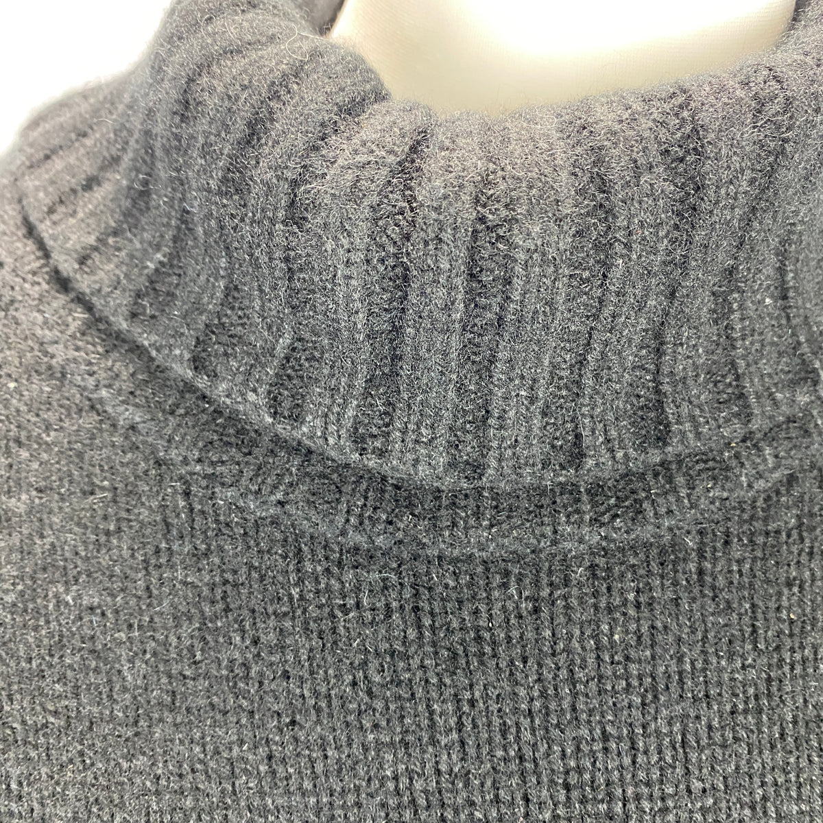 Nili Lotan Black Cashmere Roll Neck Sweater XS-S