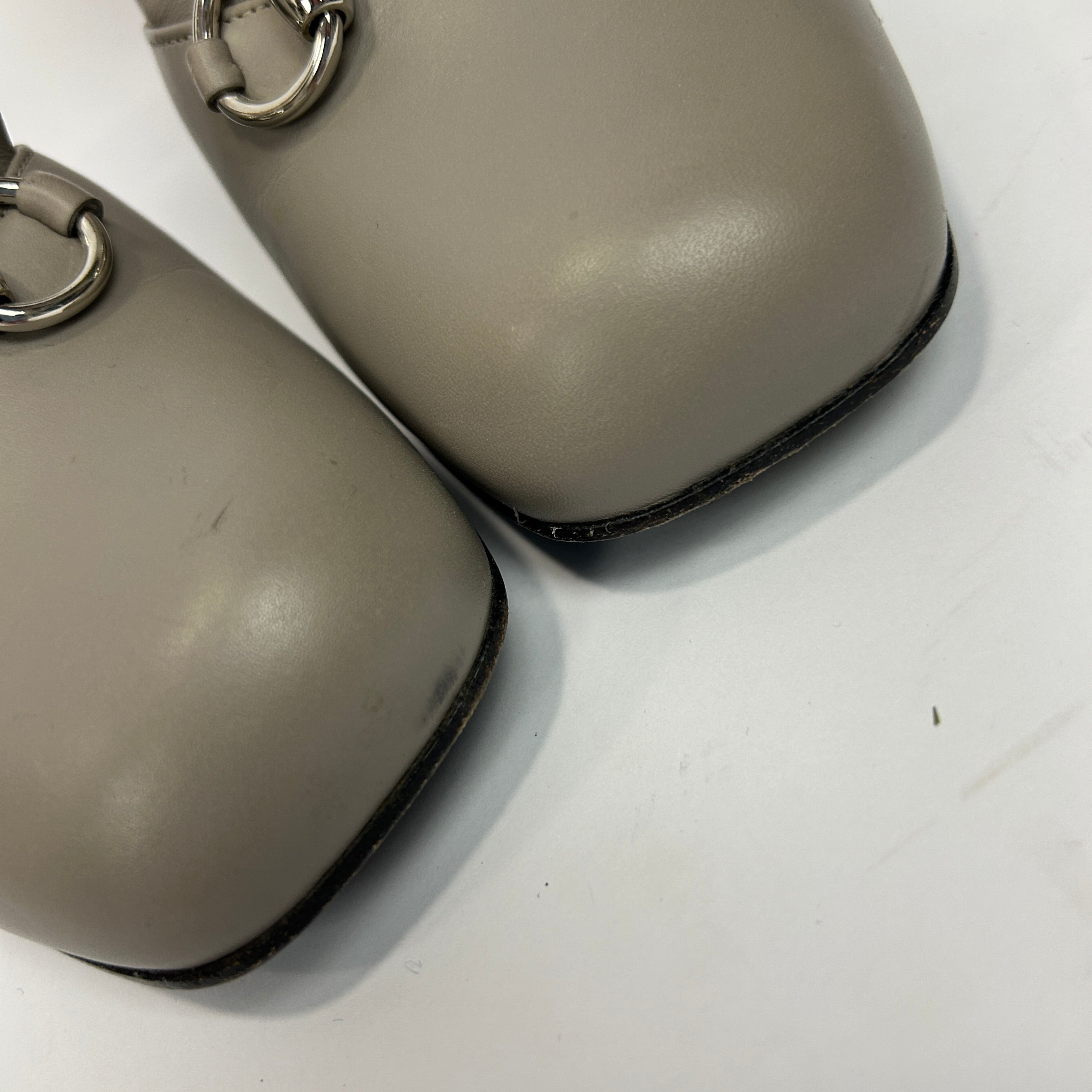 Gucci Pale Grey Silver Horsebit Pumps 39