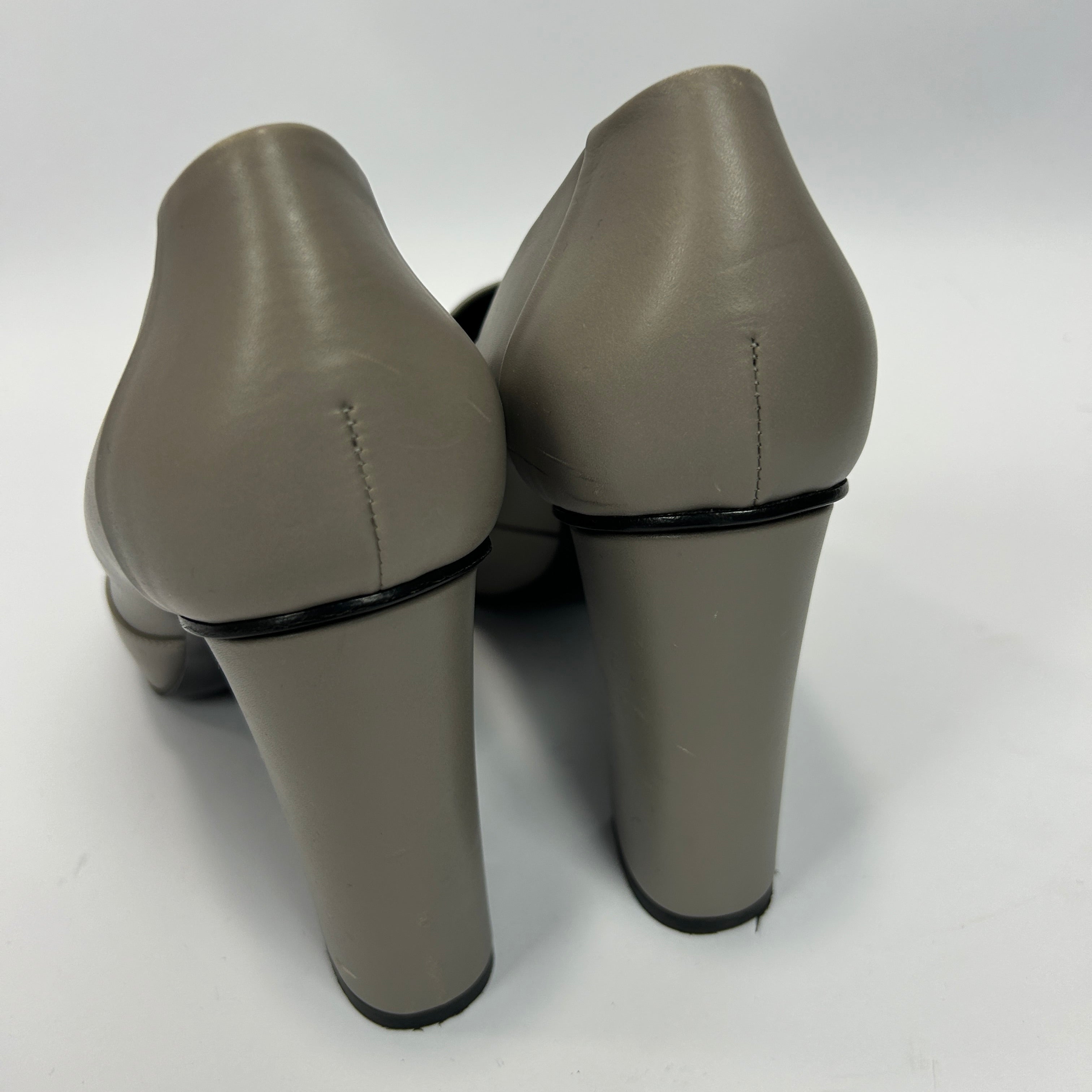 Gucci Pale Grey Silver Horsebit Pumps 39