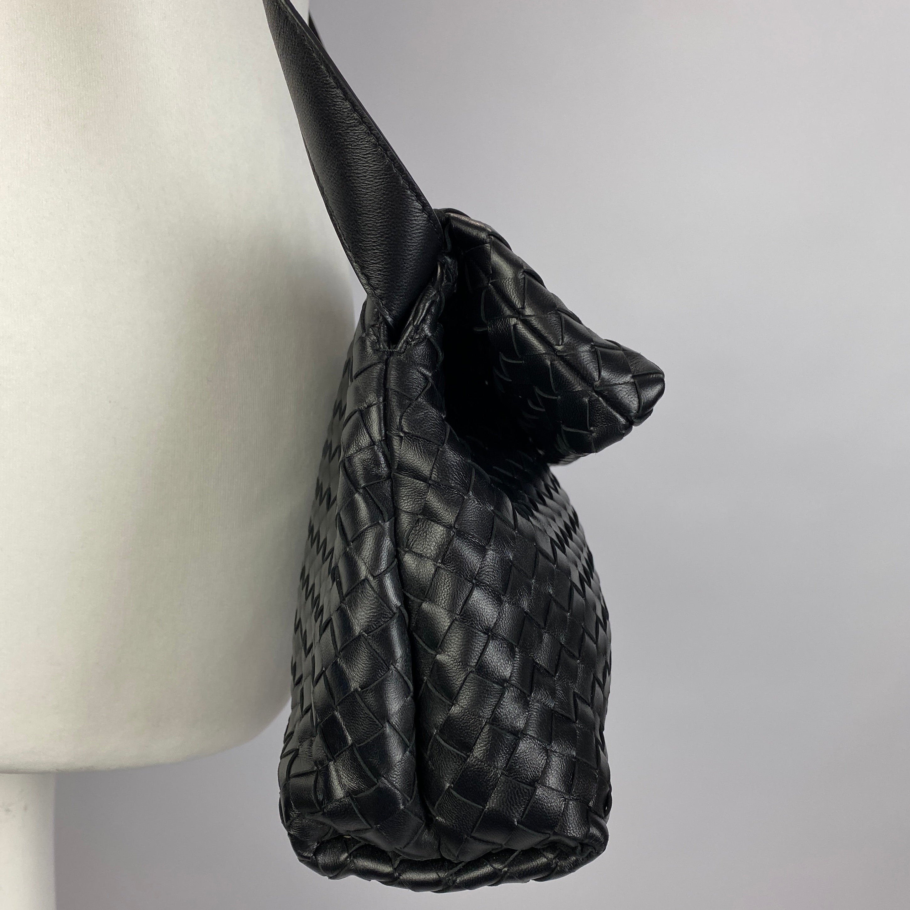 Bottega Veneta New £2285 Black Intrecciato The Fold Crossbody Bag