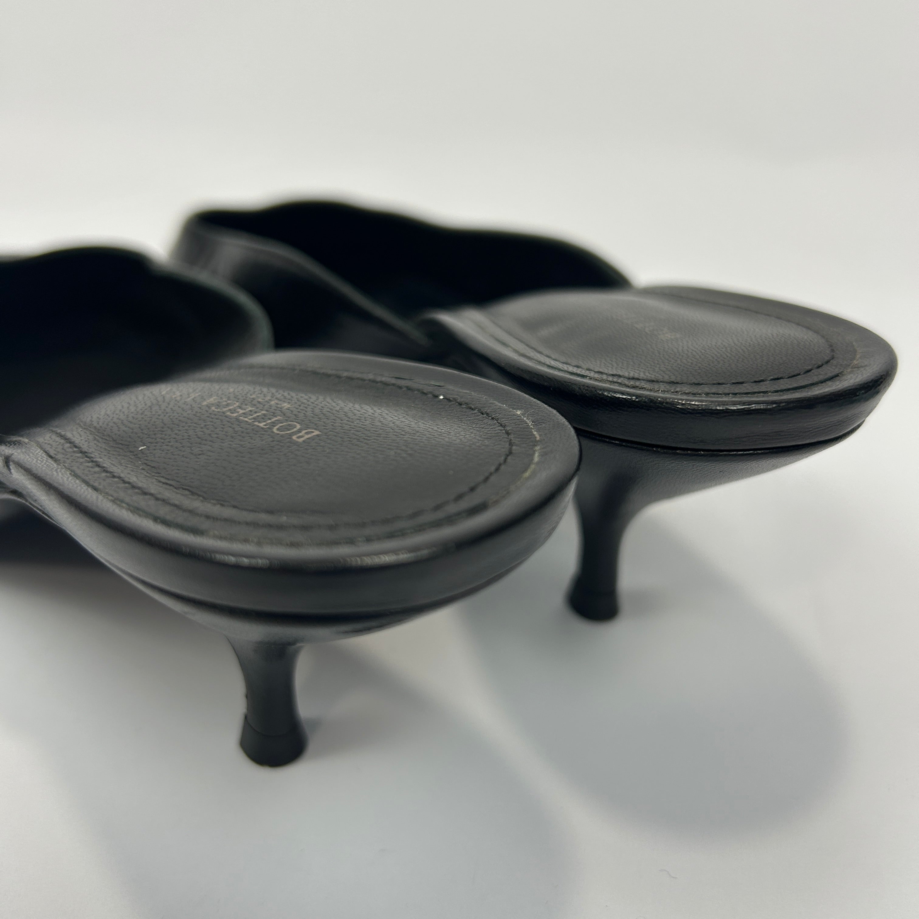 Bottega Veneta Black Kid Leather Kitten Heel Mules 39