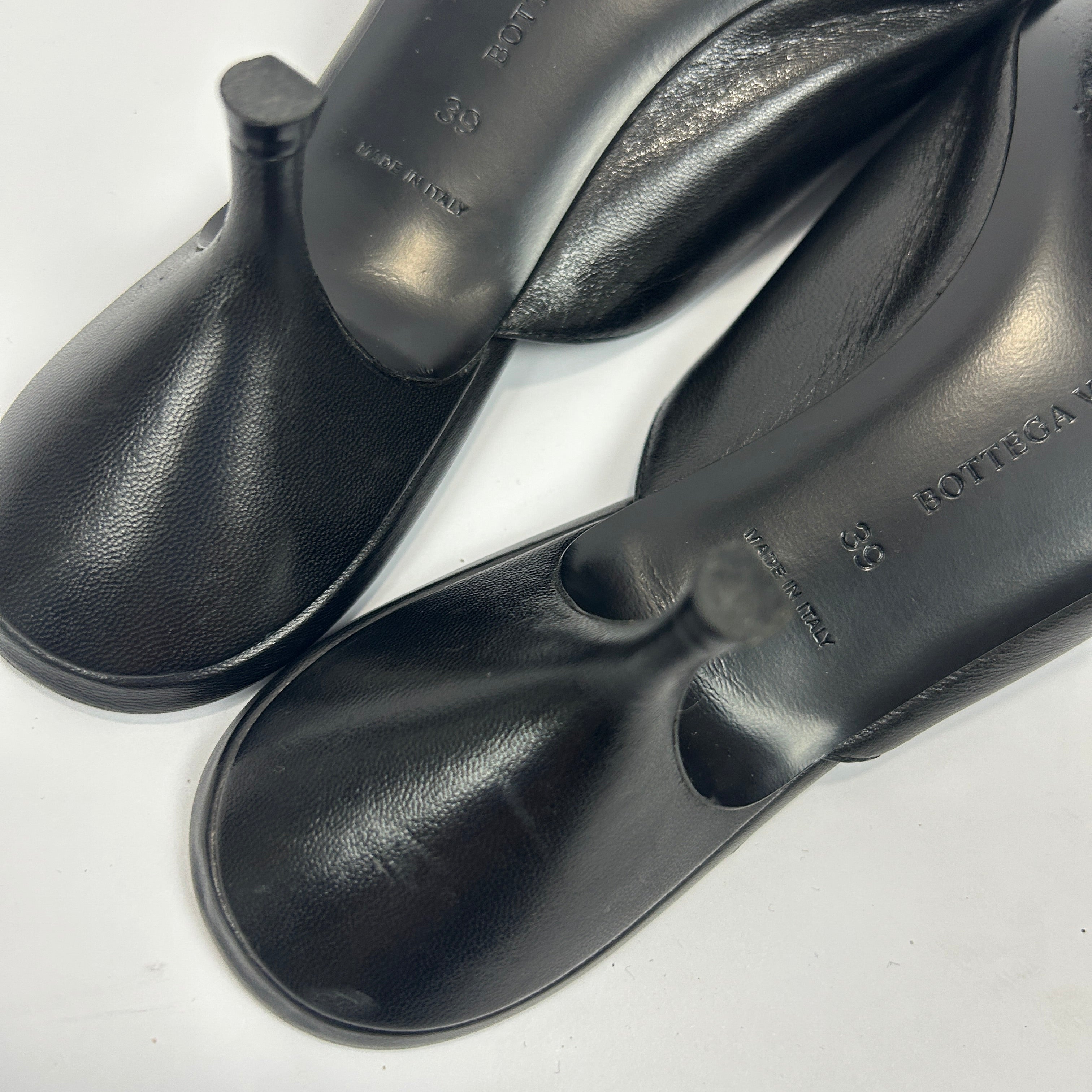 Bottega Veneta Black Kid Leather Kitten Heel Mules 39