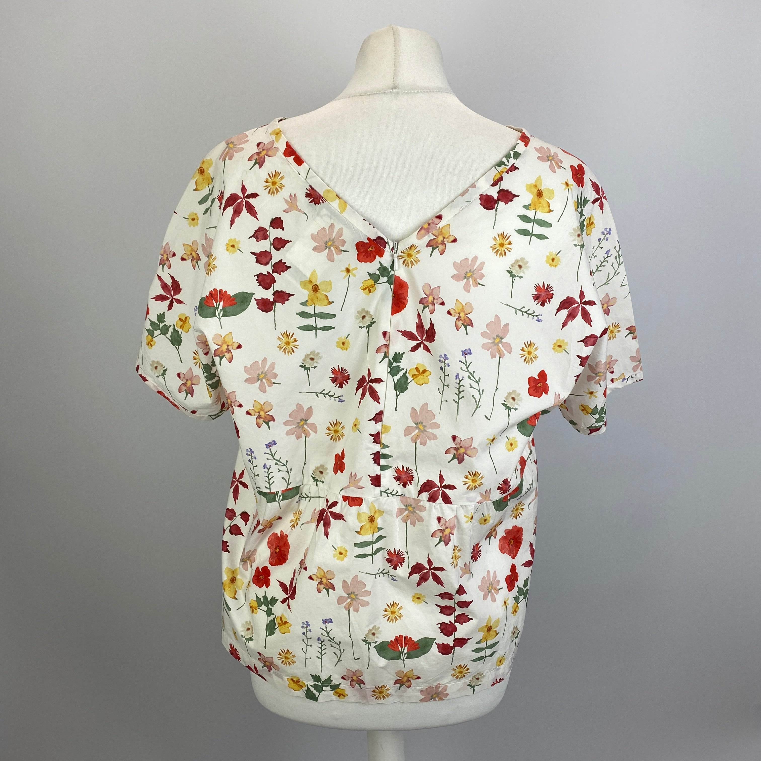 Weekend Max Mara White Garden Party Top L