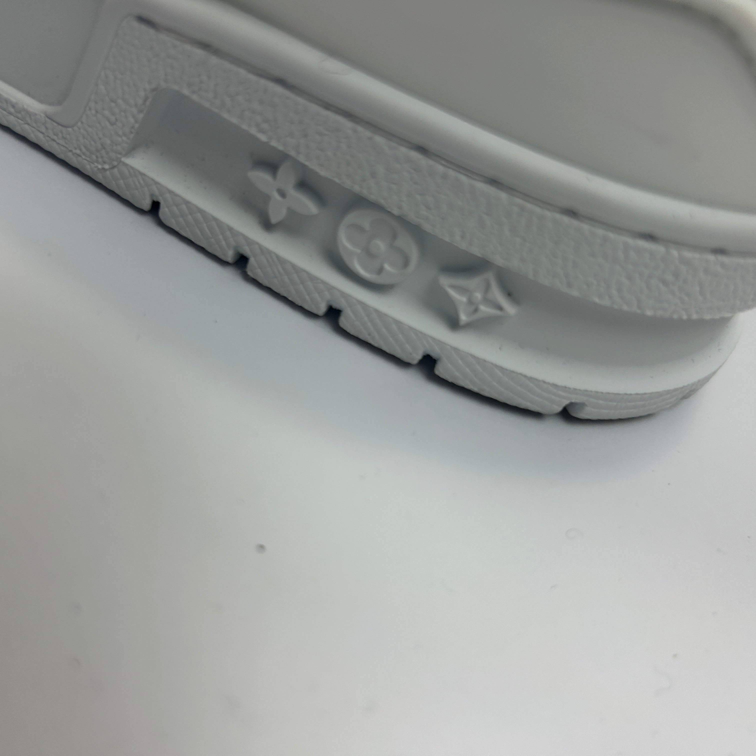Louis Vuitton New £965 White Leather Trainers 40