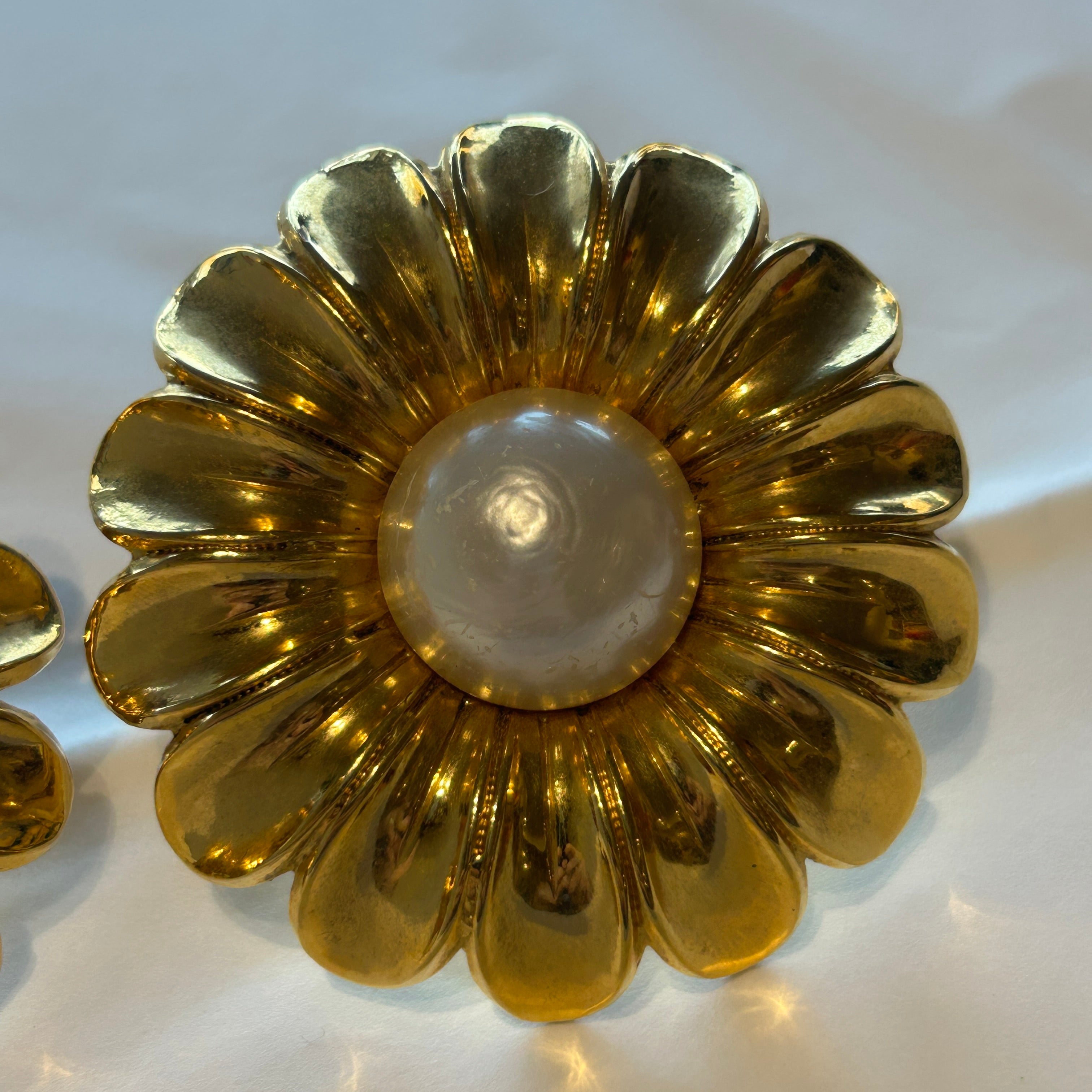 Chanel Vintage 80s (Series 23) Large Daisy Clip Earrings