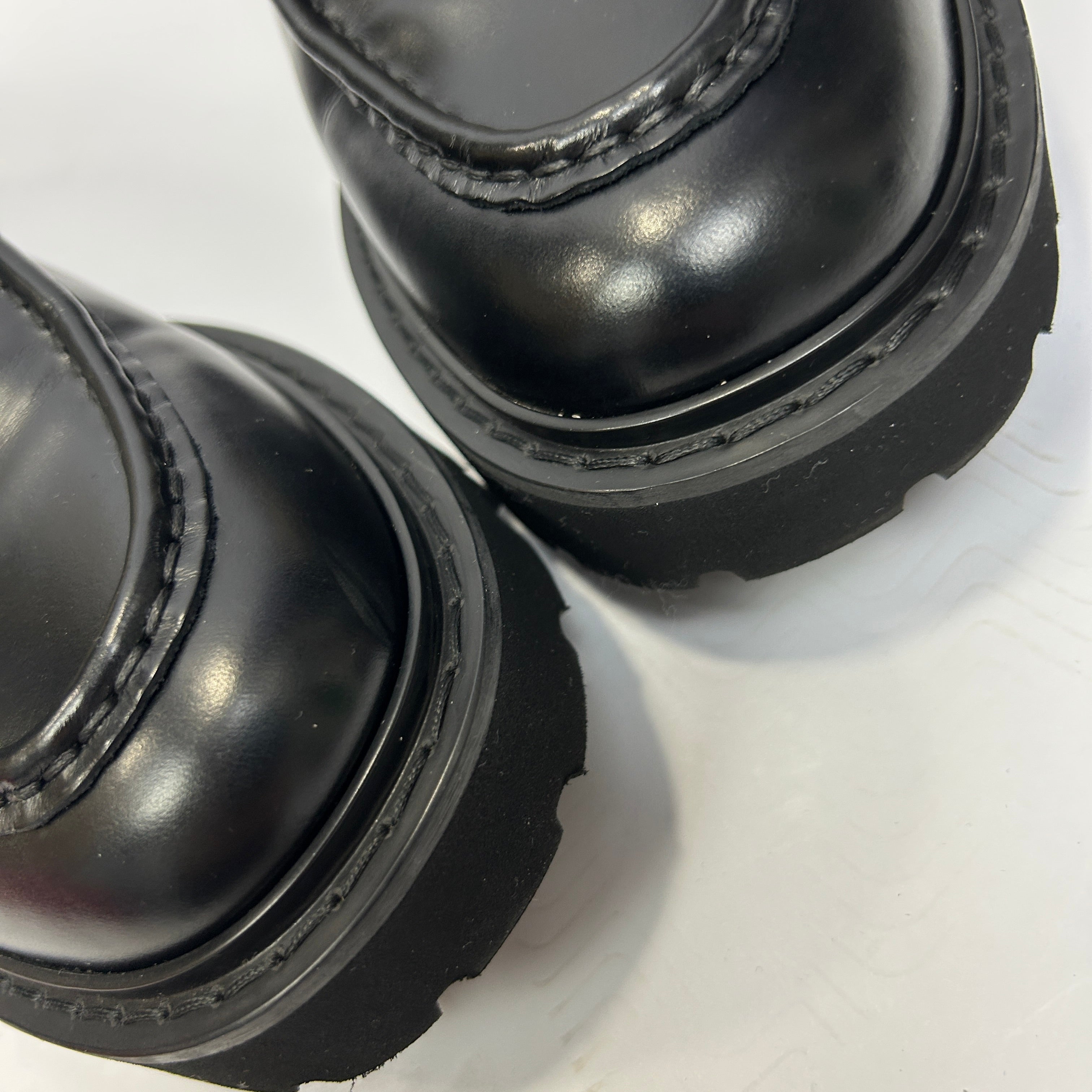 Valentino New £830 Black Leather VLogo Loafers 38.5