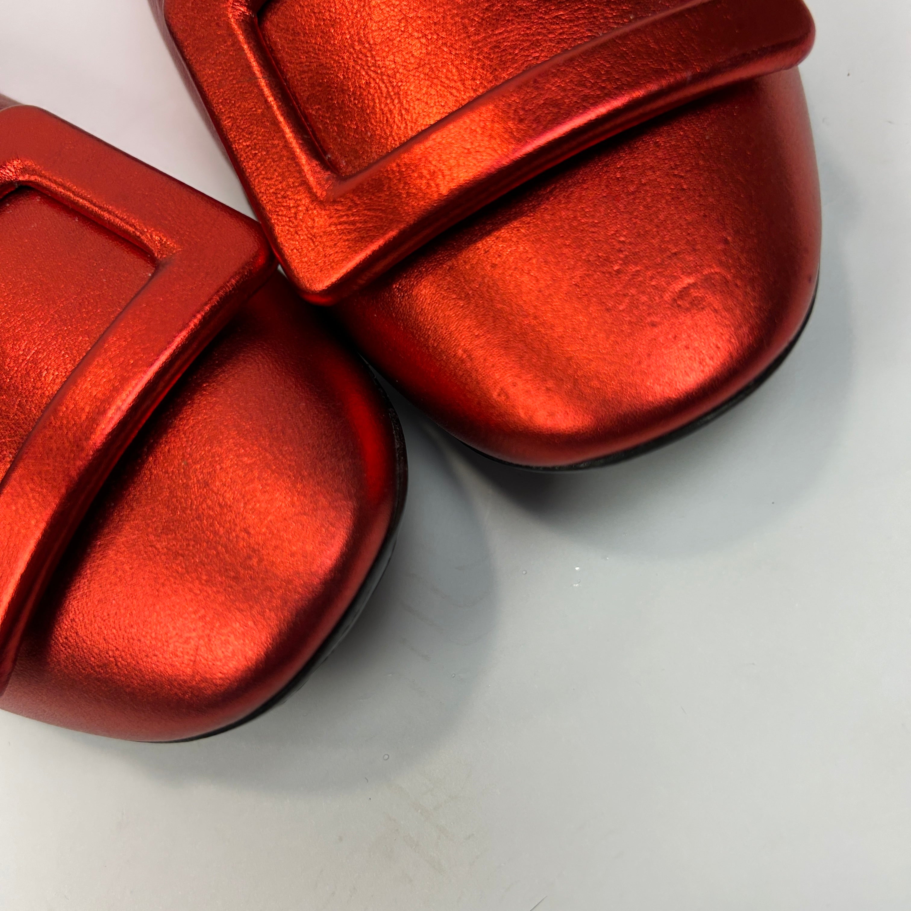 Roger Vivier Red Metallic Leather Low Heel Pumps 41