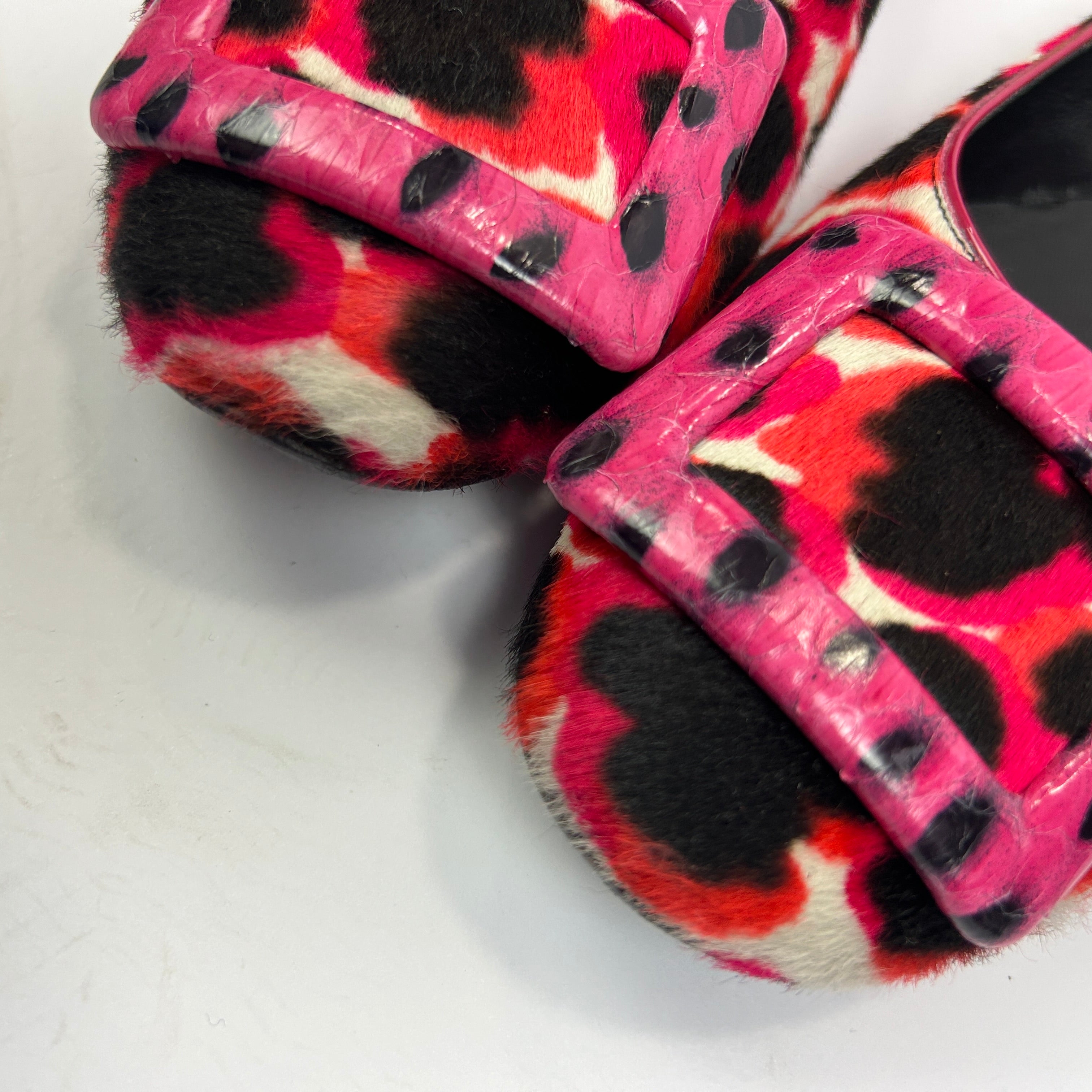 Roger Vivier Pink Print Calfhair Buckle Flats 41