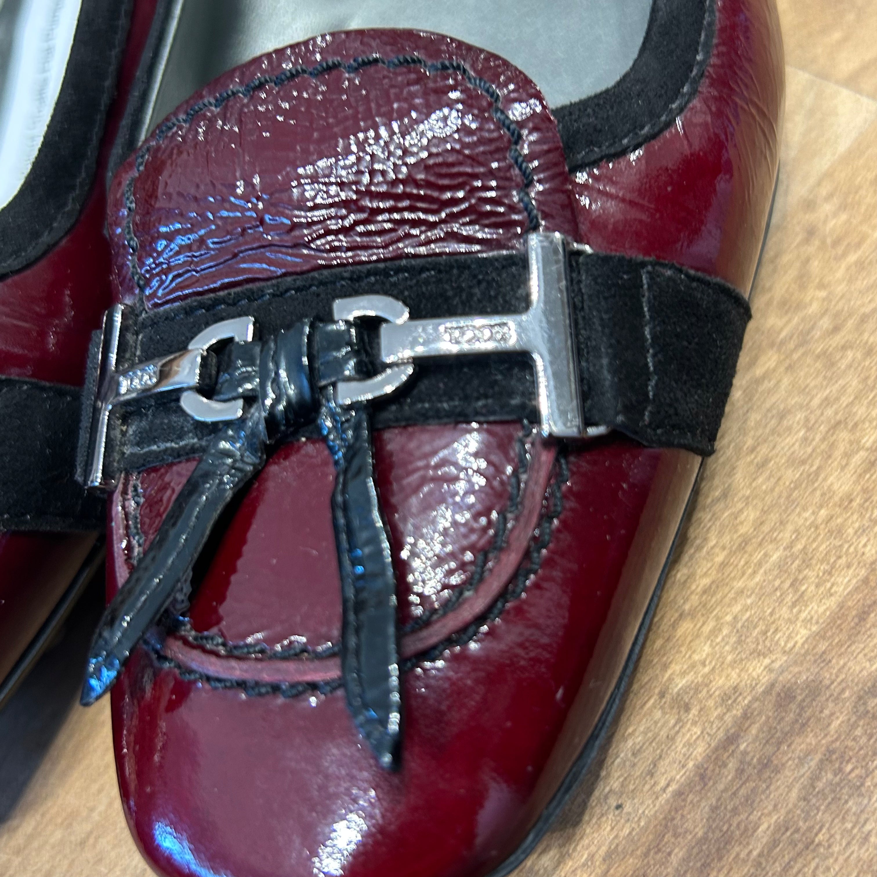 Tod's Burgundy Patent Snaffle Flat Pumps 38