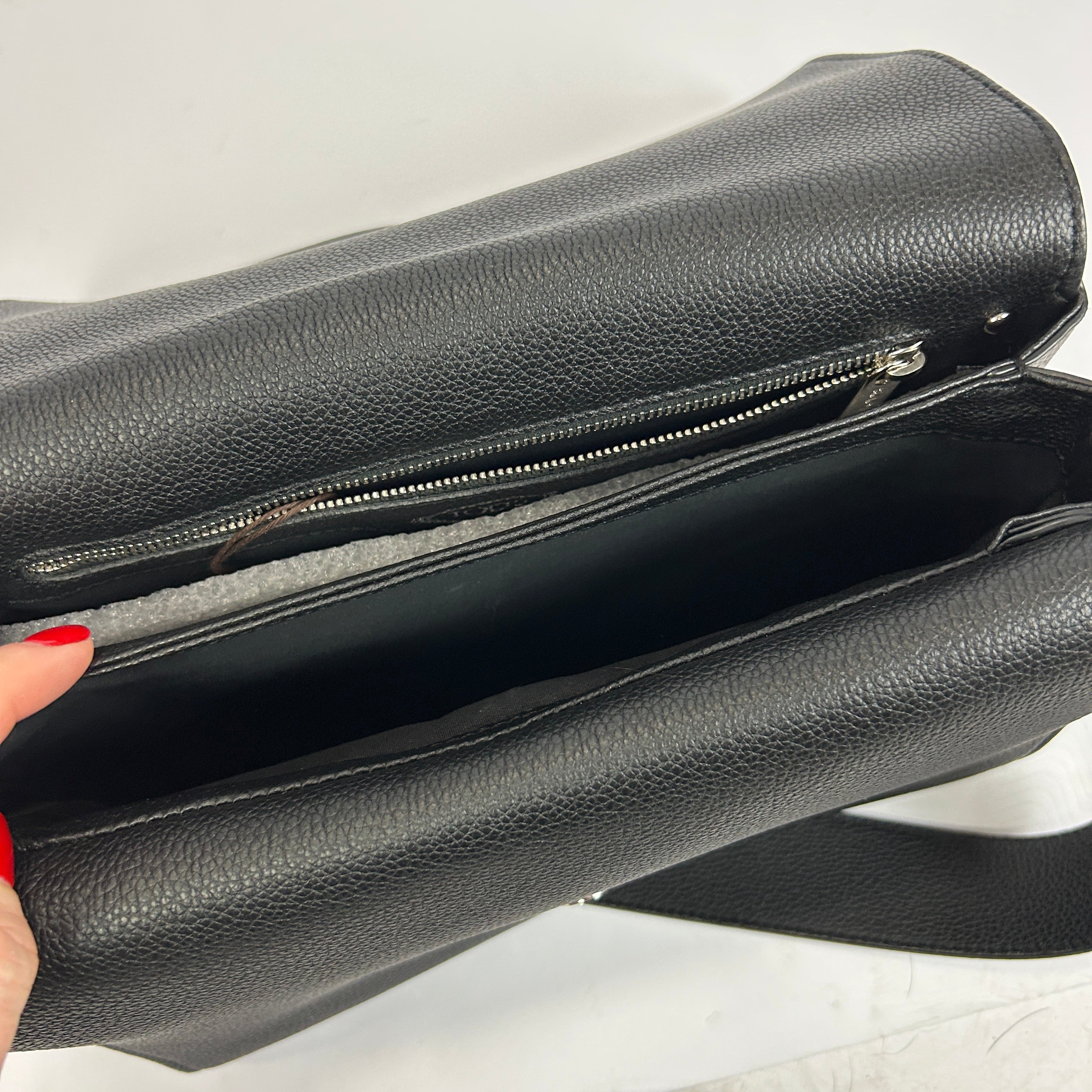 Tods New £1152 Black Pebbled Calfskin Crossbody Bag