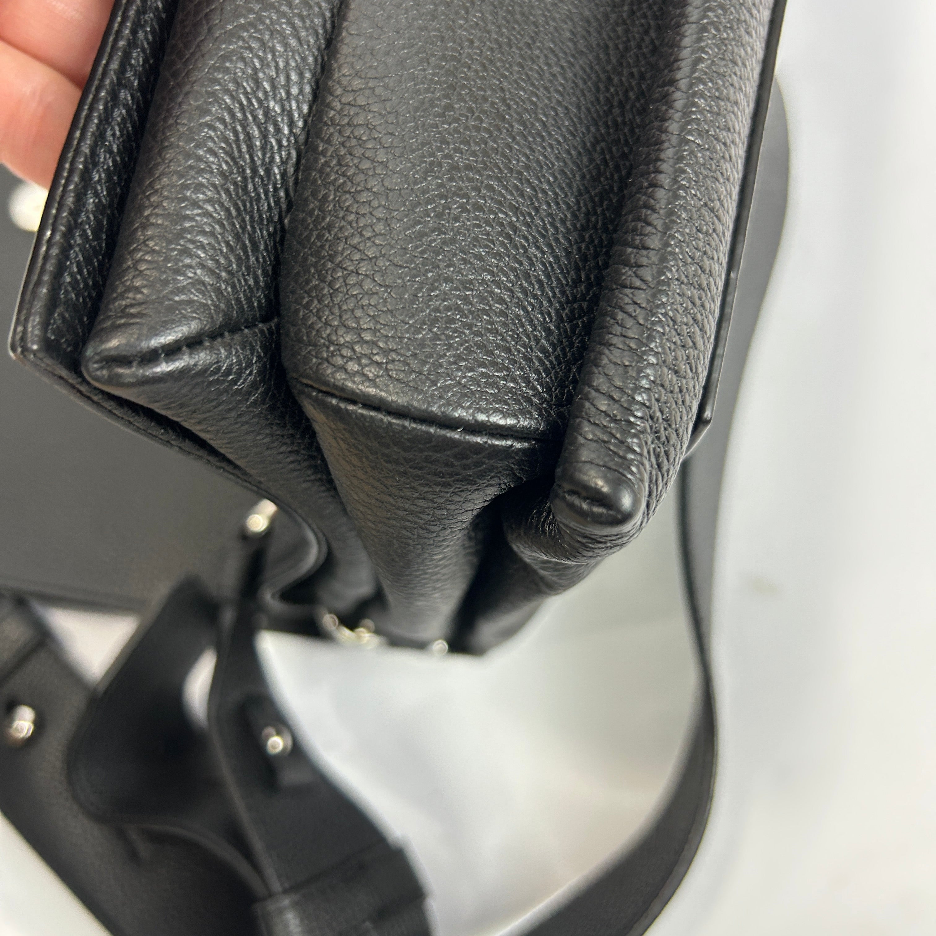 Tods New £1152 Black Pebbled Calfskin Crossbody Bag