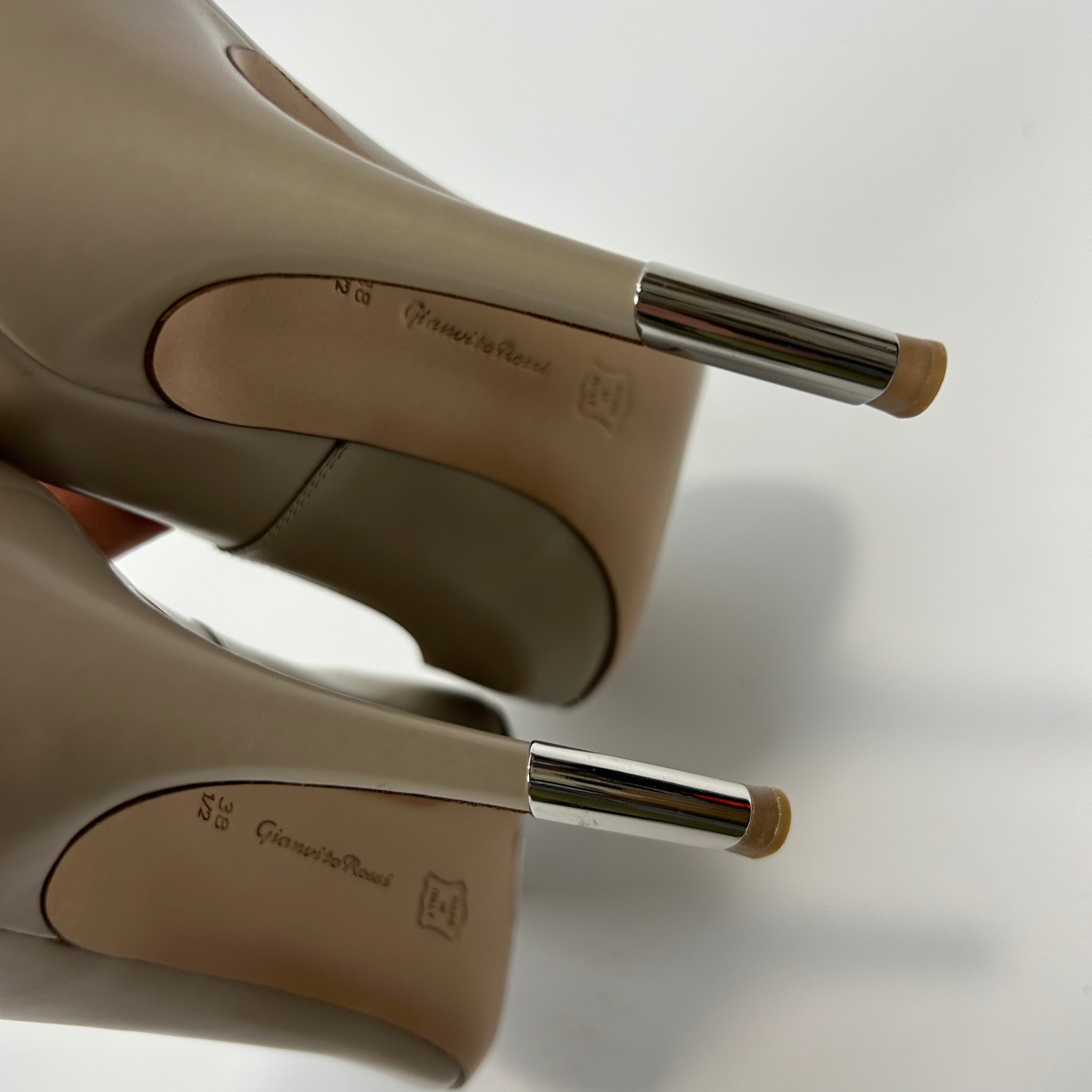 Gianvito Rossi New £730 Greige Leather Silver Toecap Heels 38.5