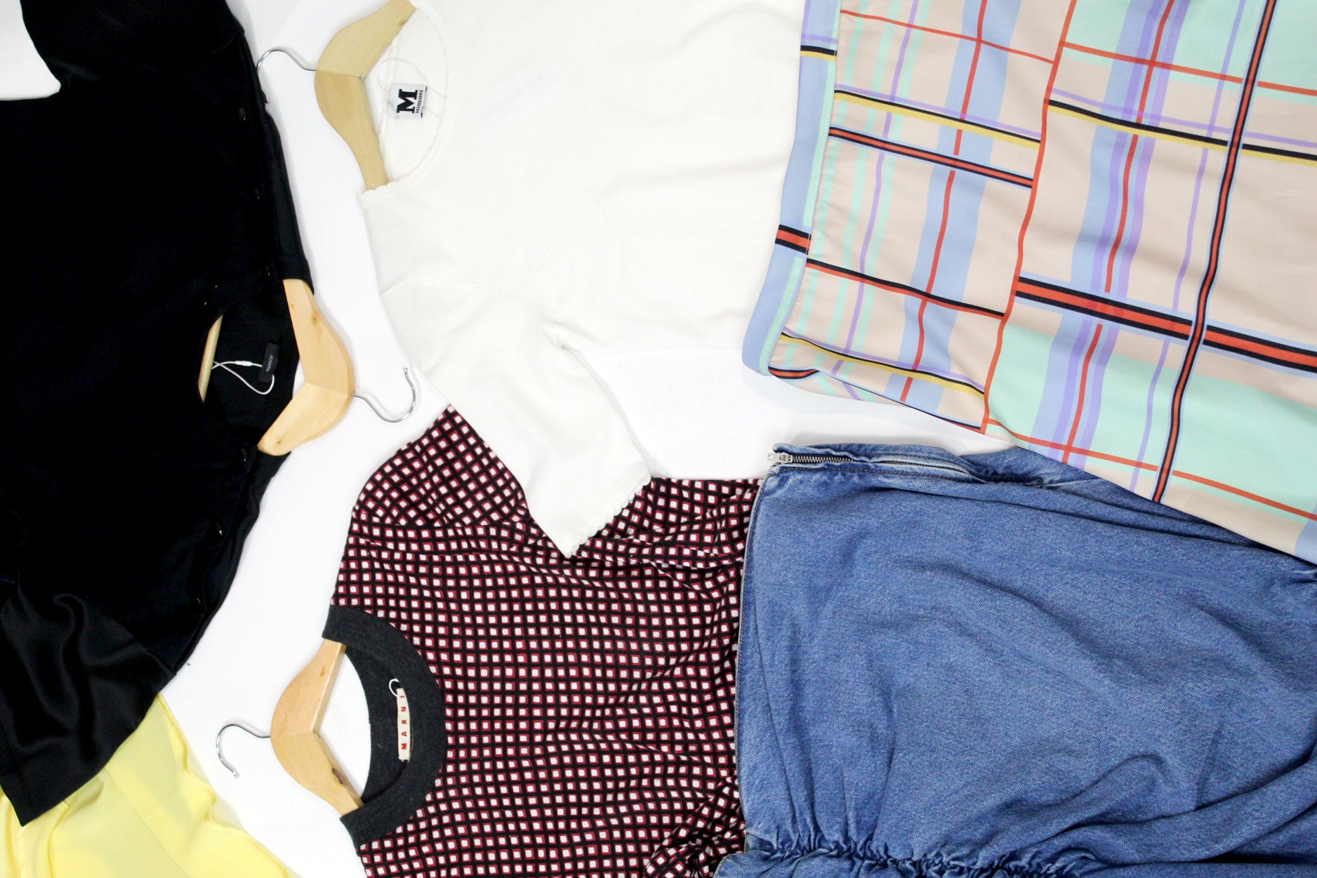 T-Shirt & Midi/Maxi Skirts – This Summer’s Chicest Uniform?