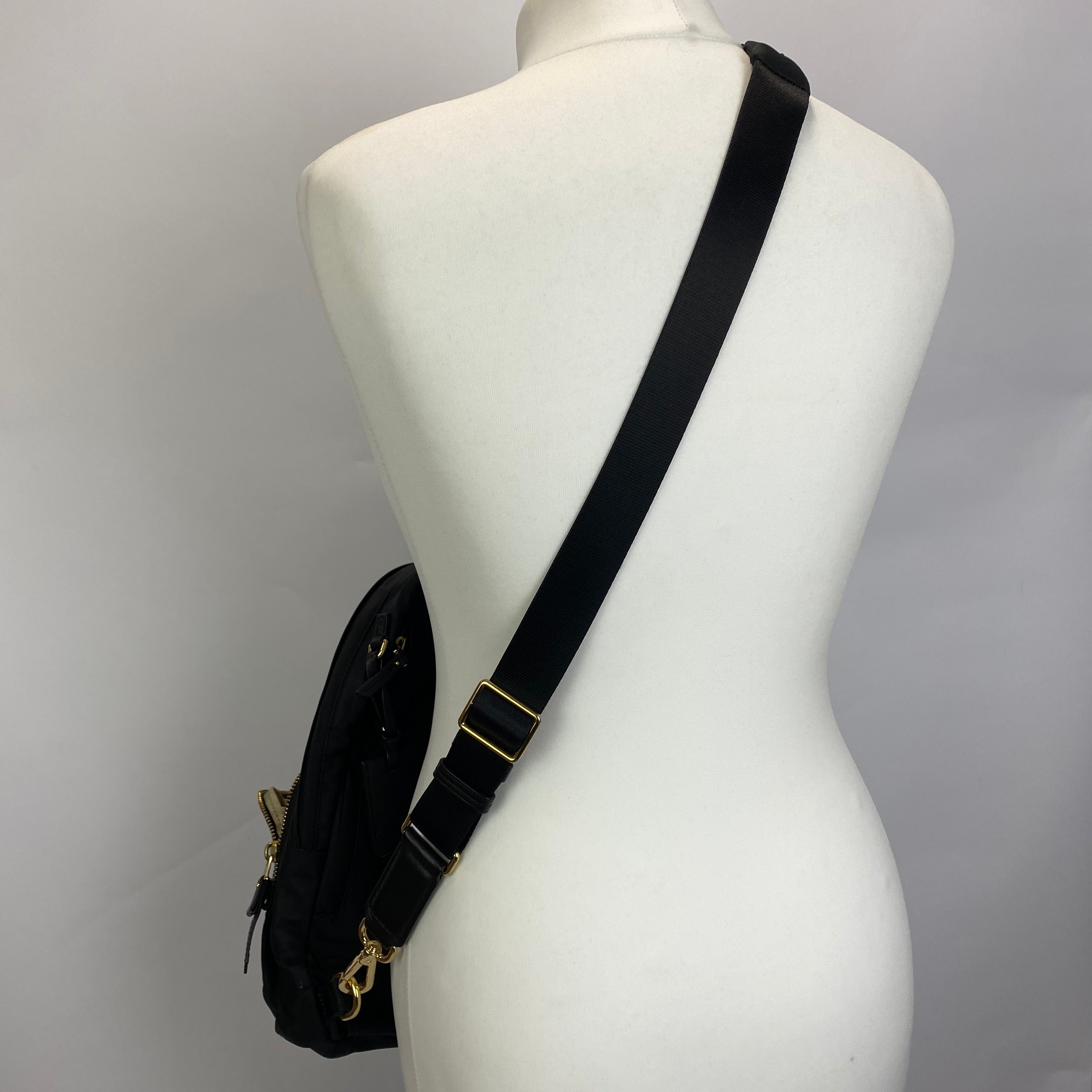 Tumi £350 Black Nylon Voyageur Carson Crossbody Backpack