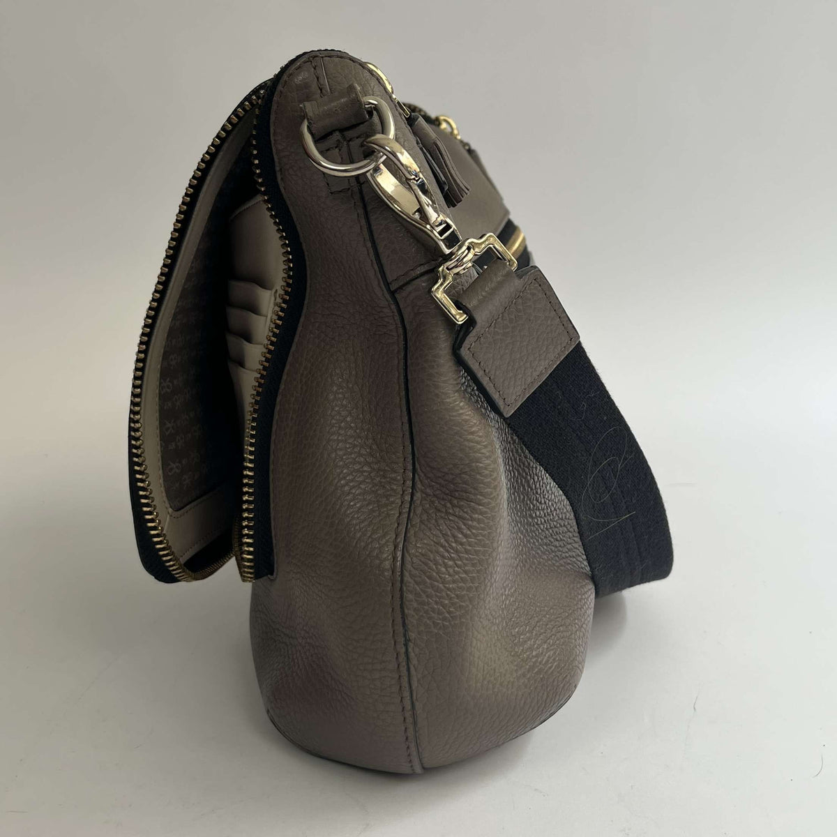 Anya Hindmarch £950Taupe Large Vere Maxi Zip Bag