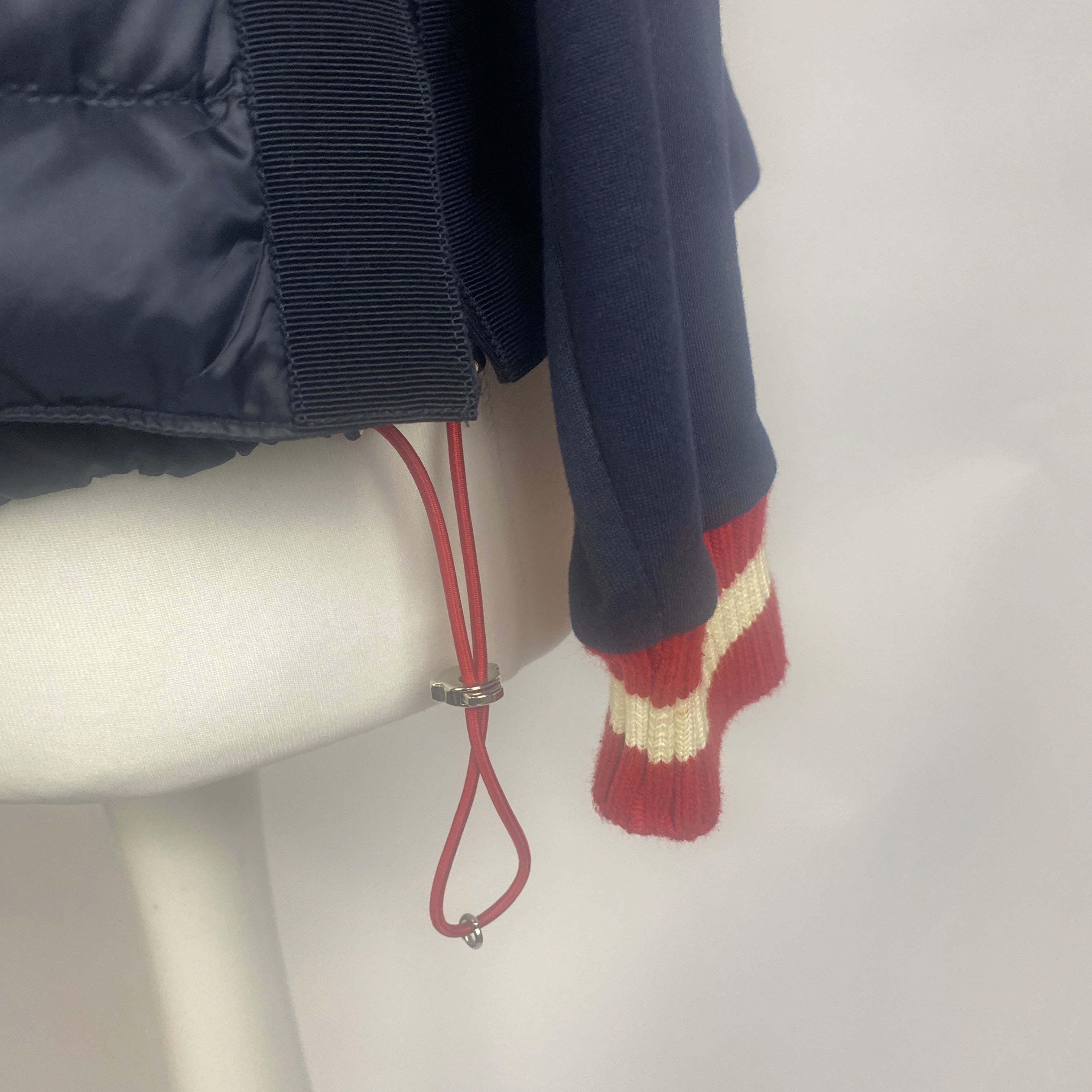 Moncler Navy & Scarlet Lightweight Duvet Maglia Jacket M