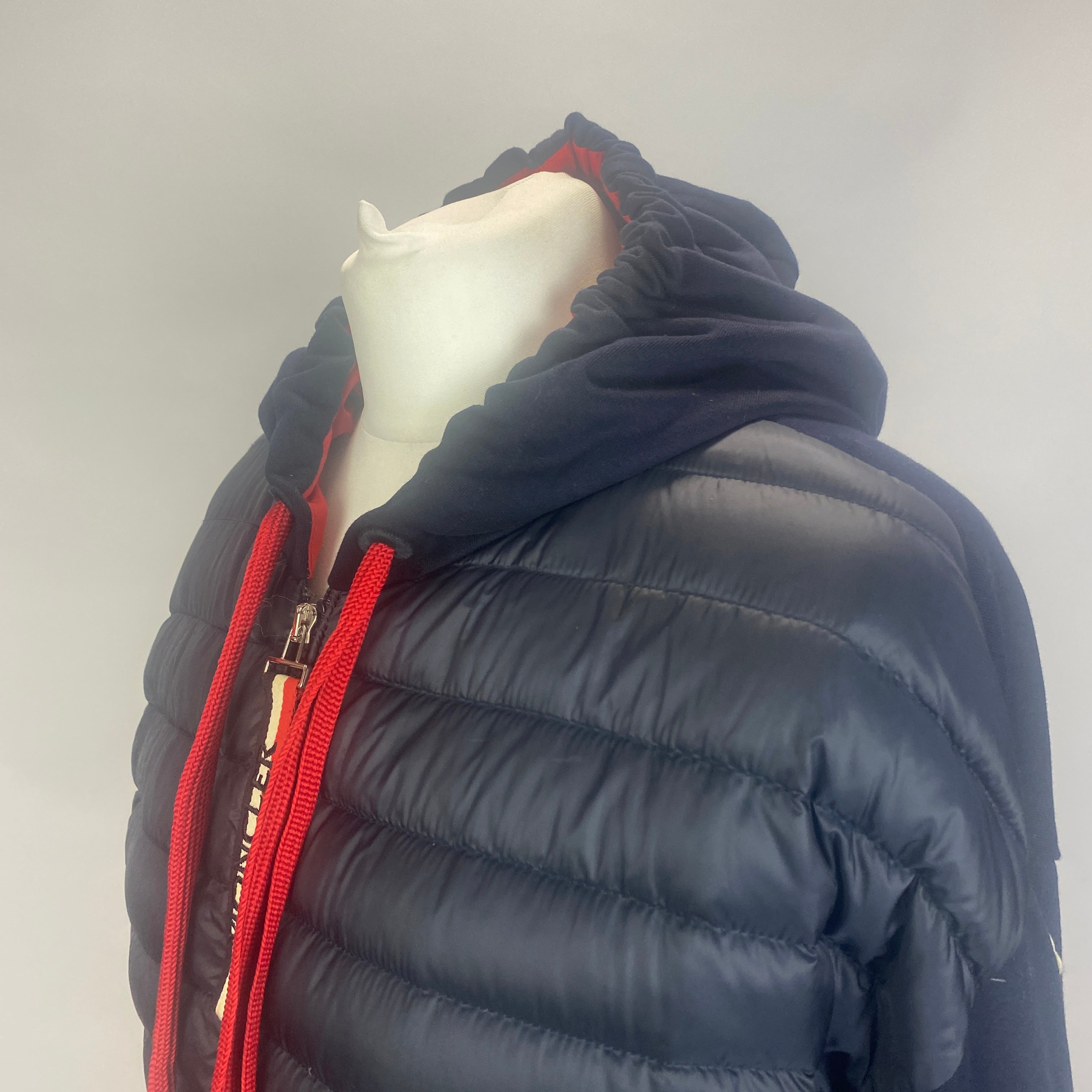 Moncler Navy & Scarlet Lightweight Duvet Maglia Jacket M