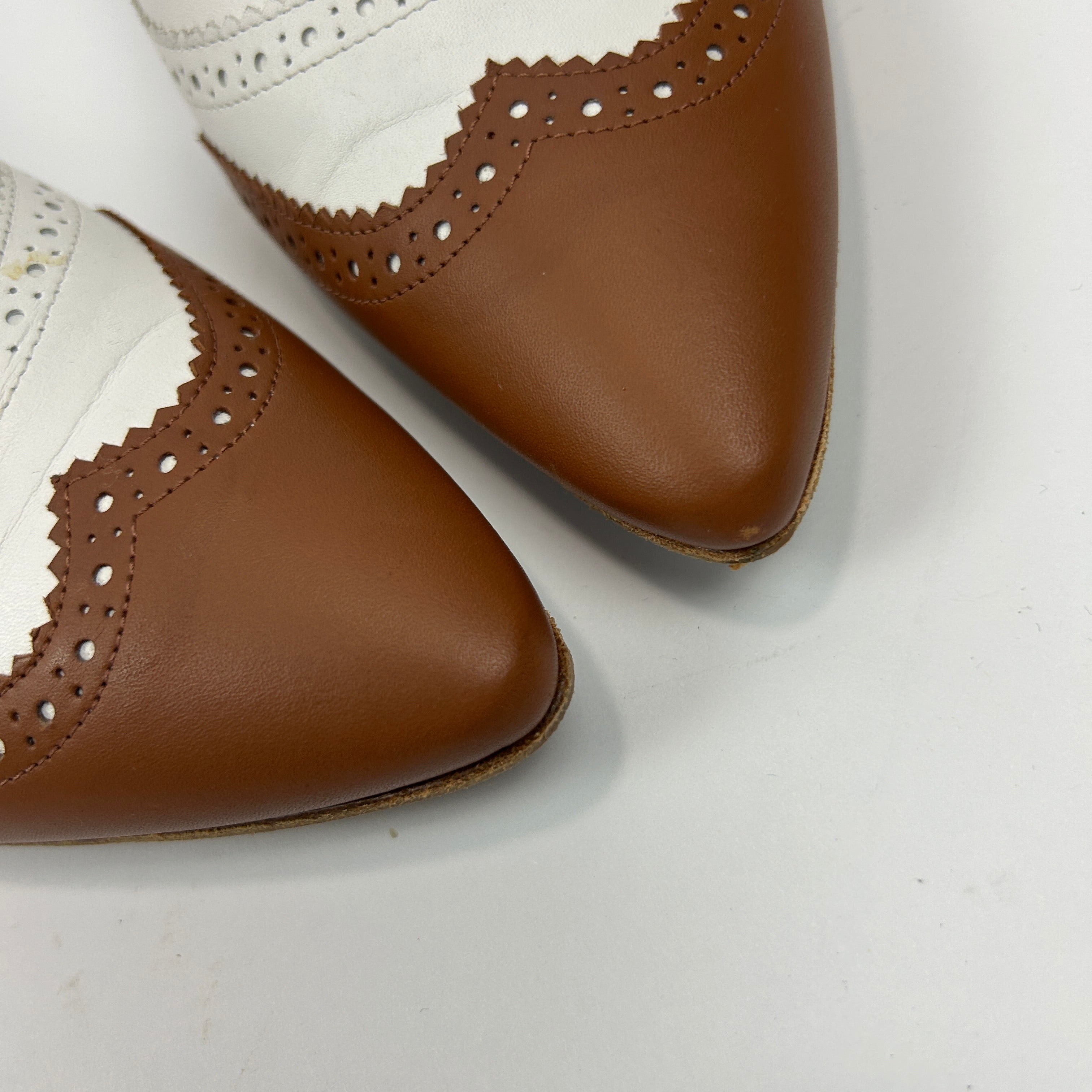 Manolo Blahnik £615 Tan & White Brogue Flats 40.5