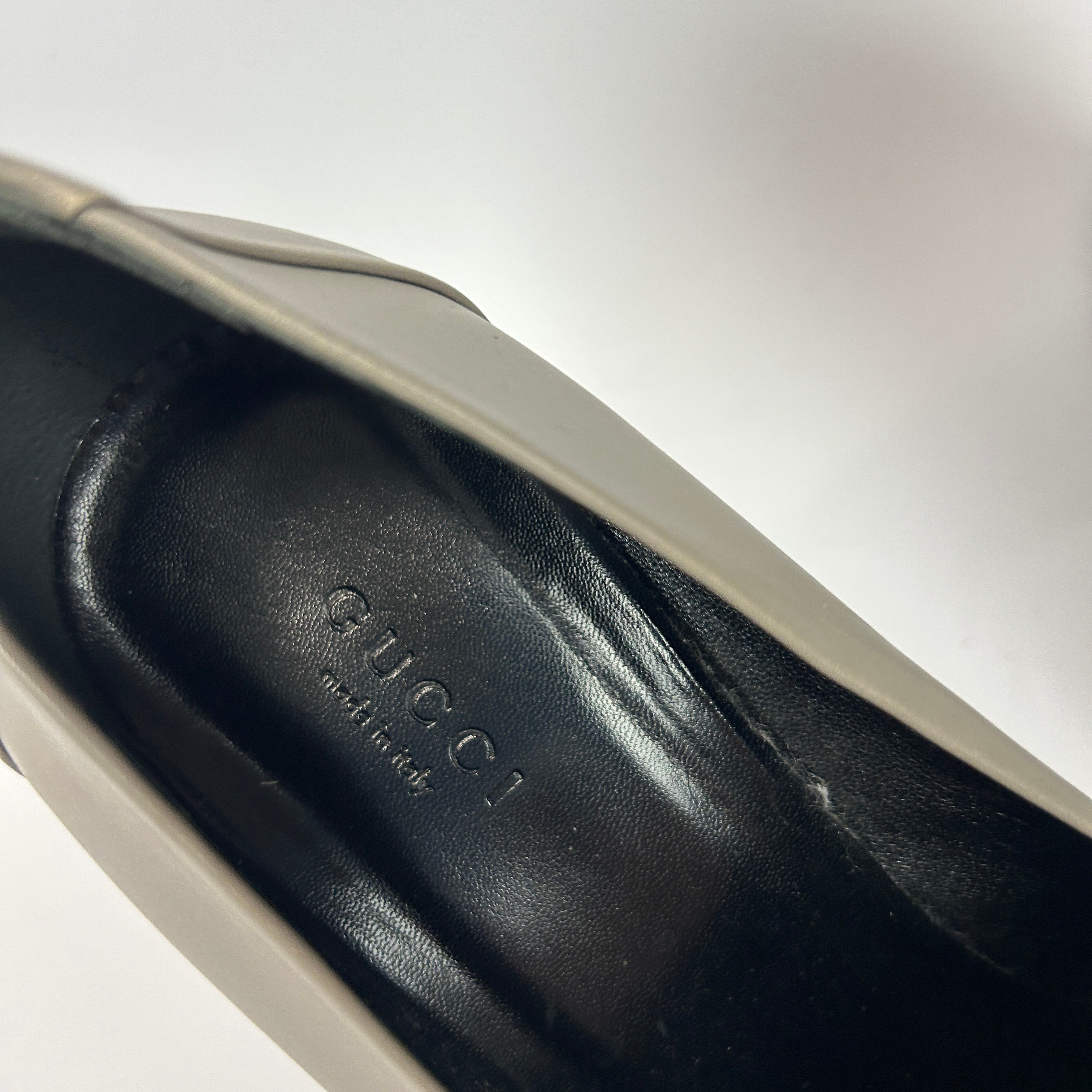 Gucci Pale Grey Silver Horsebit Pumps 39