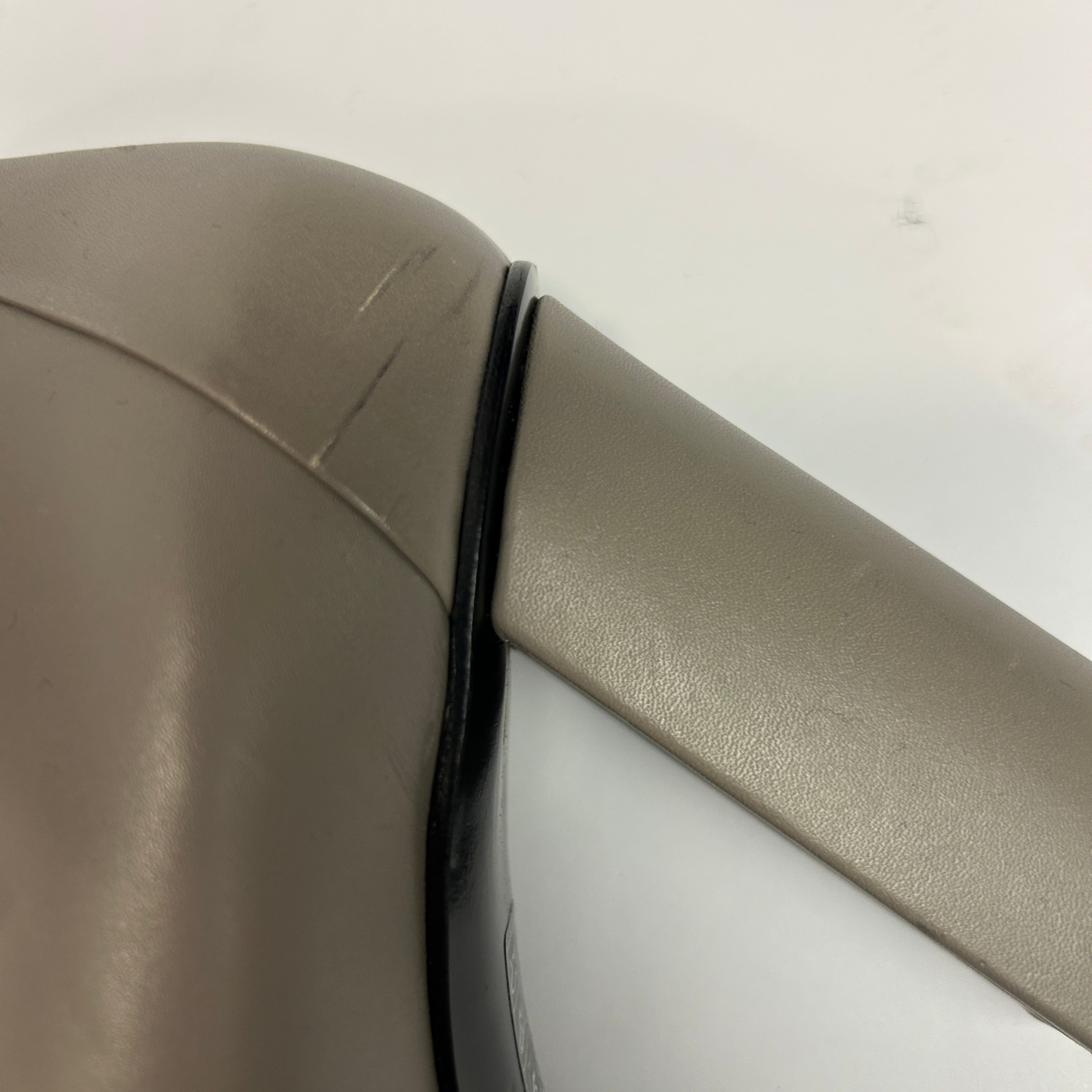 Gucci Pale Grey Silver Horsebit Pumps 39