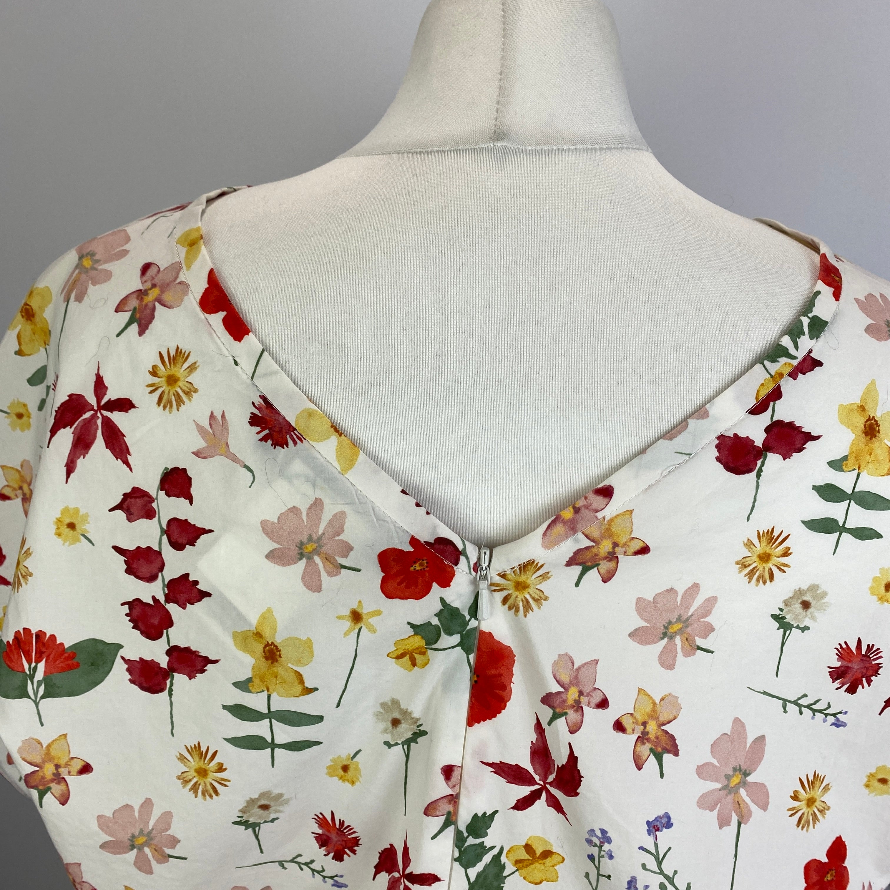 Weekend Max Mara White Garden Party Top L