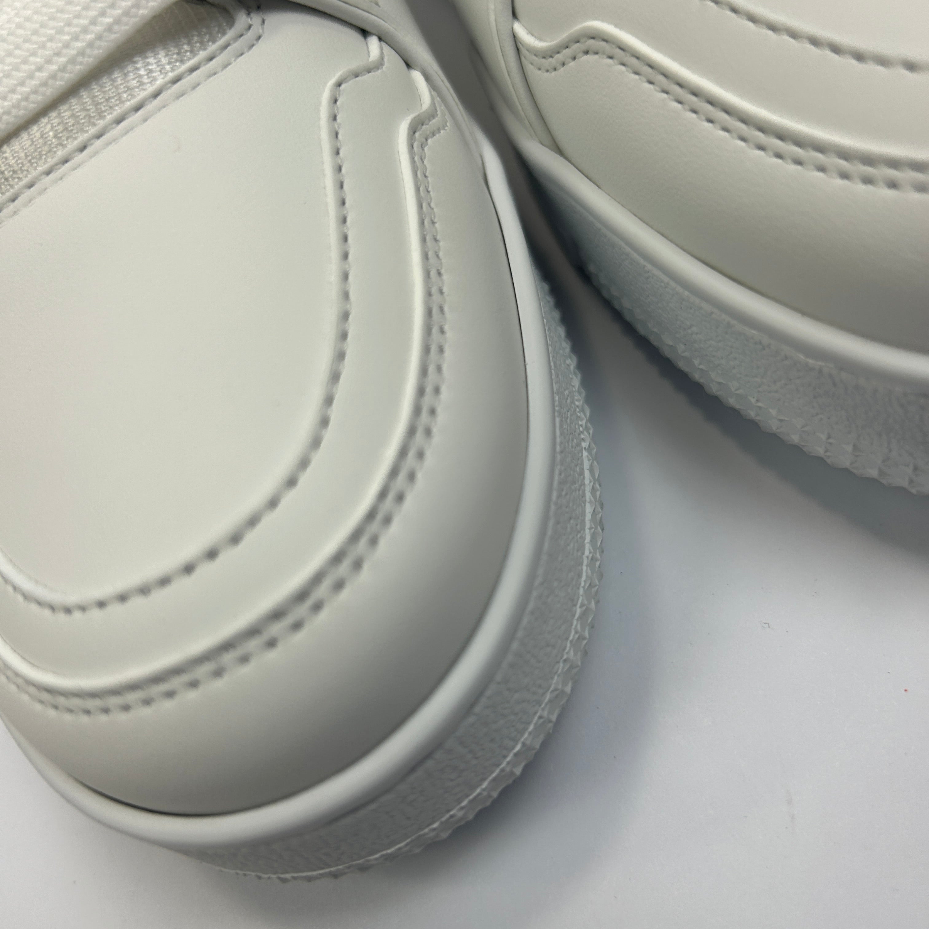 Louis Vuitton New £965 White Leather Trainers 40