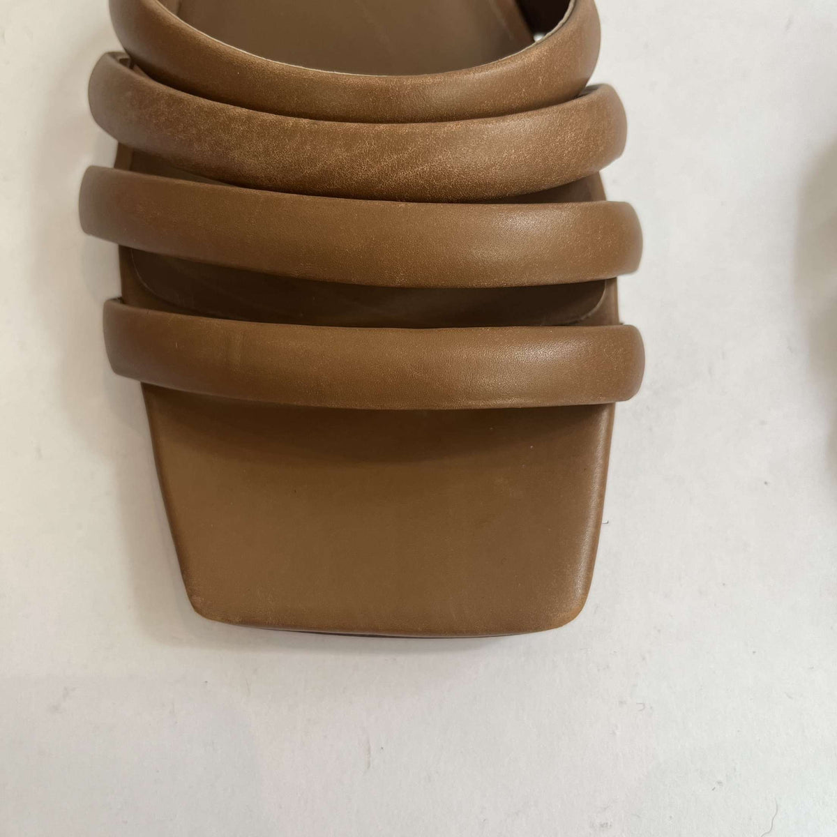 Vince Brand New Tan Leather Flat Sandals 38.5