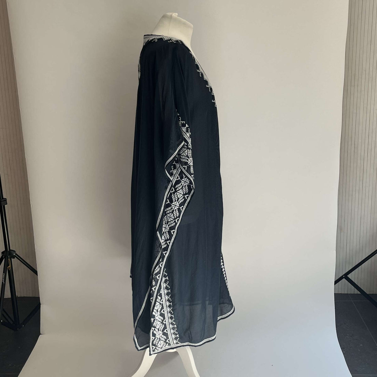 Star Mela Navy & White Embroidered Kaftan M