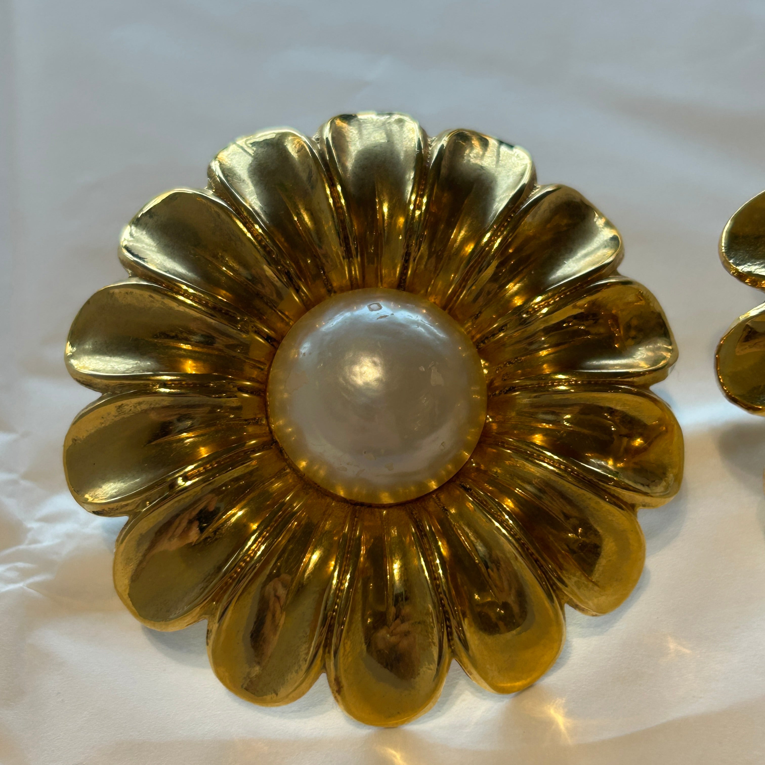 Chanel Vintage 80s (Series 23) Large Daisy Clip Earrings