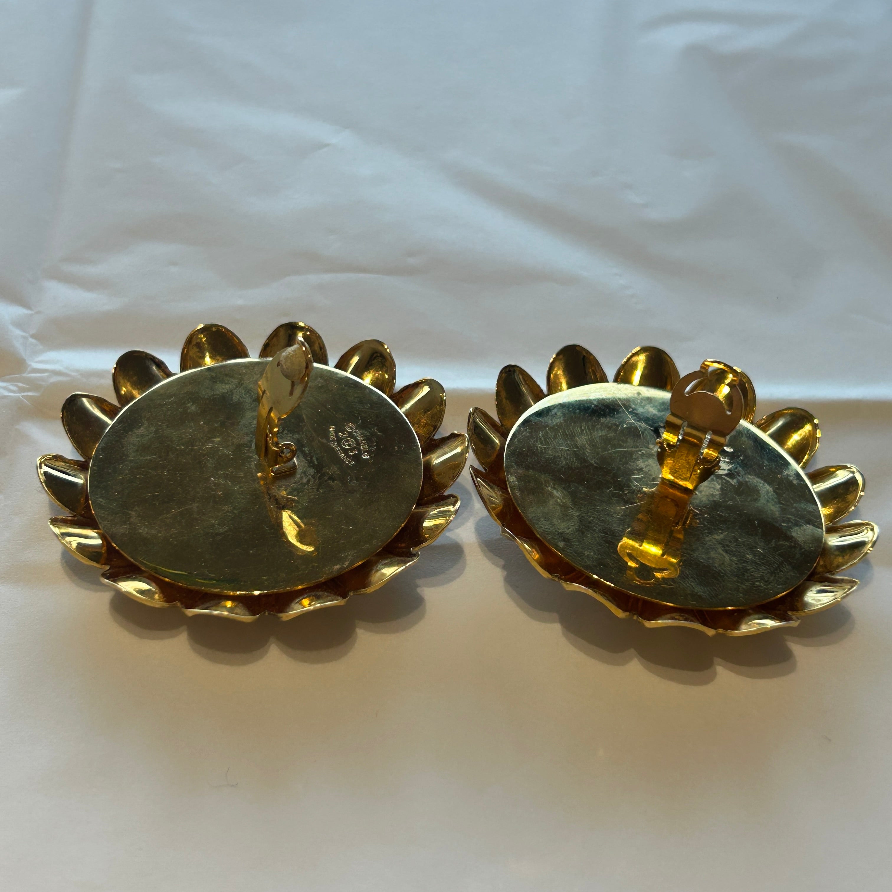 Chanel Vintage 80s (Series 23) Large Daisy Clip Earrings