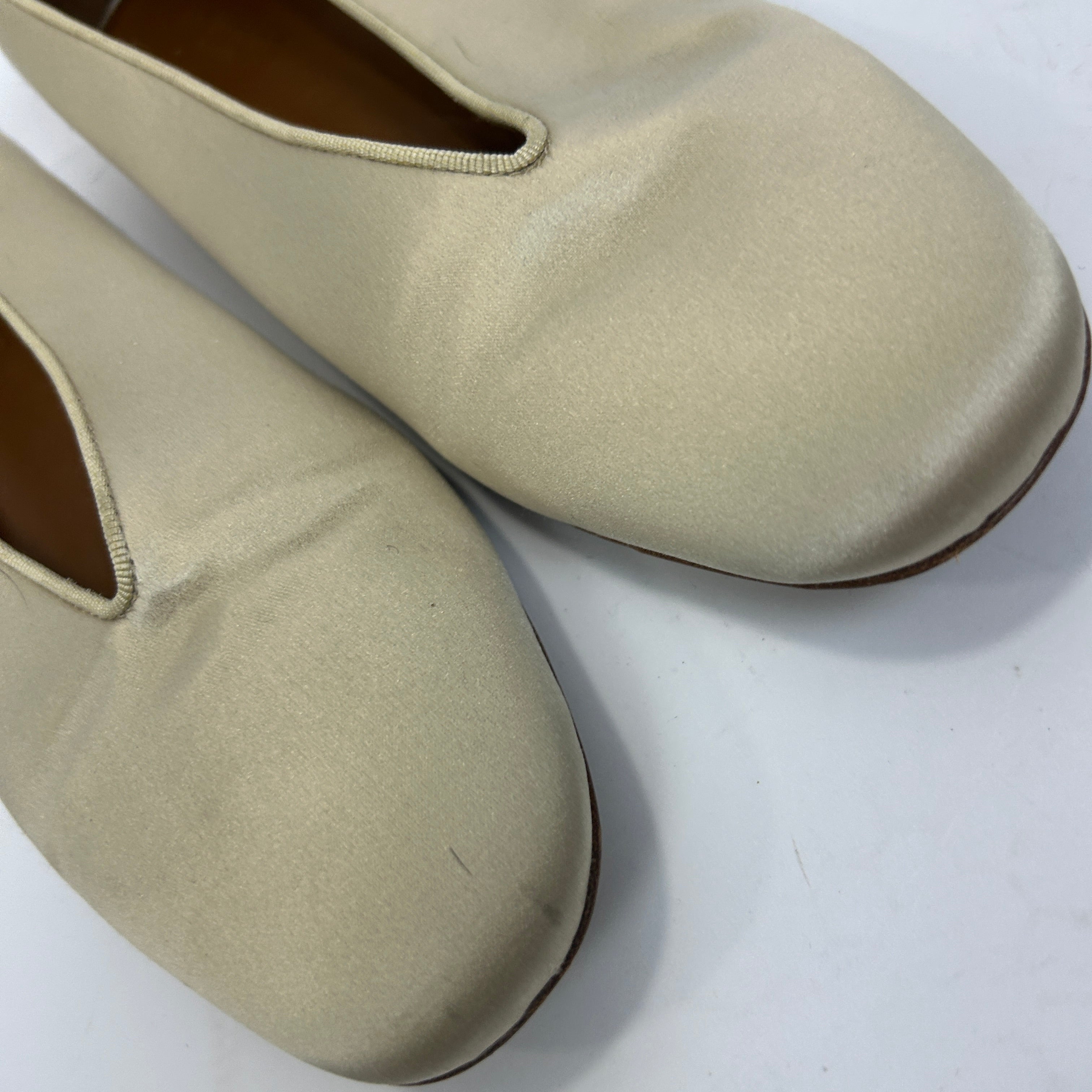 Le Monde Beryl £395 Oyster Luna Silk Ballet Flats 38.5