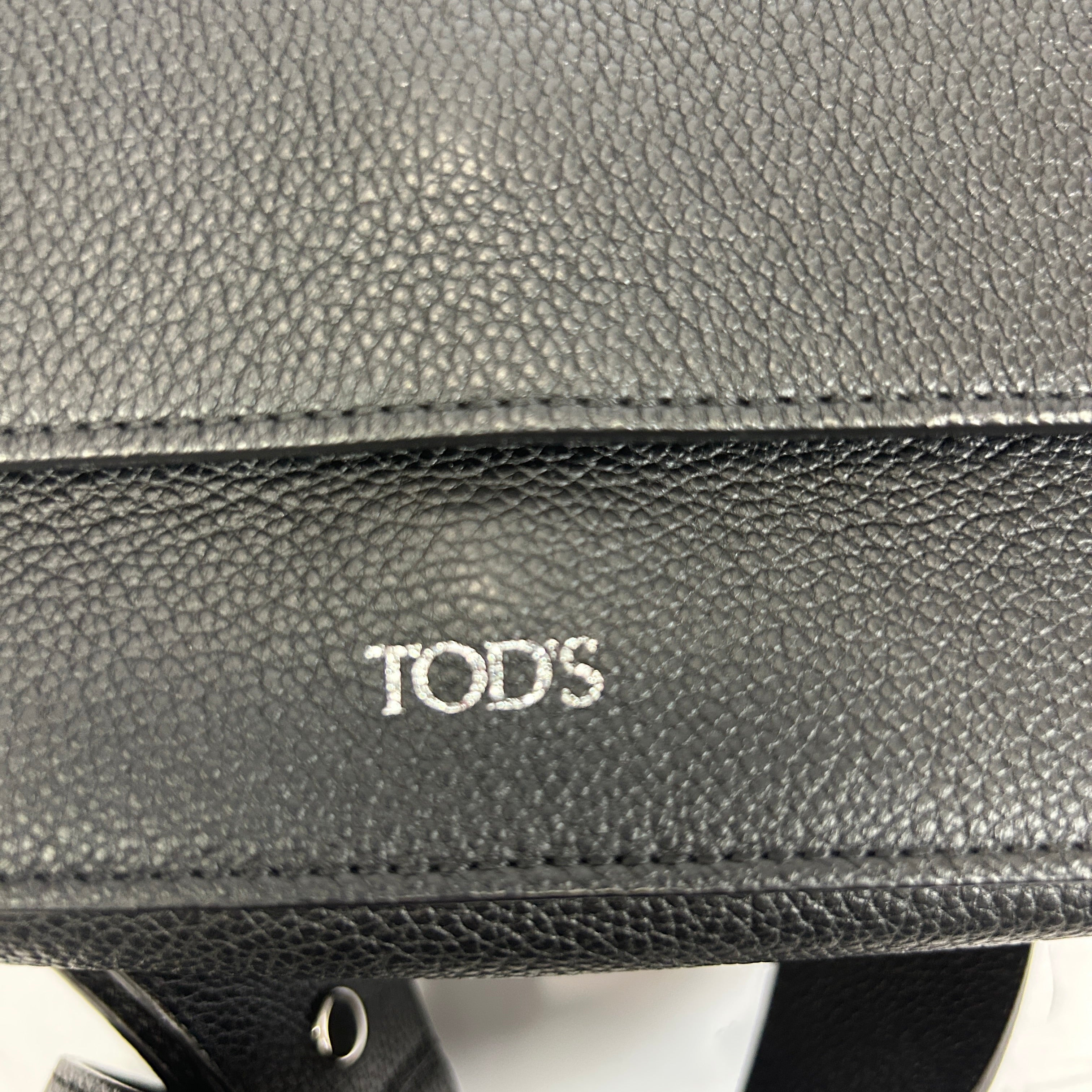 Tods New £1152 Black Pebbled Calfskin Crossbody Bag
