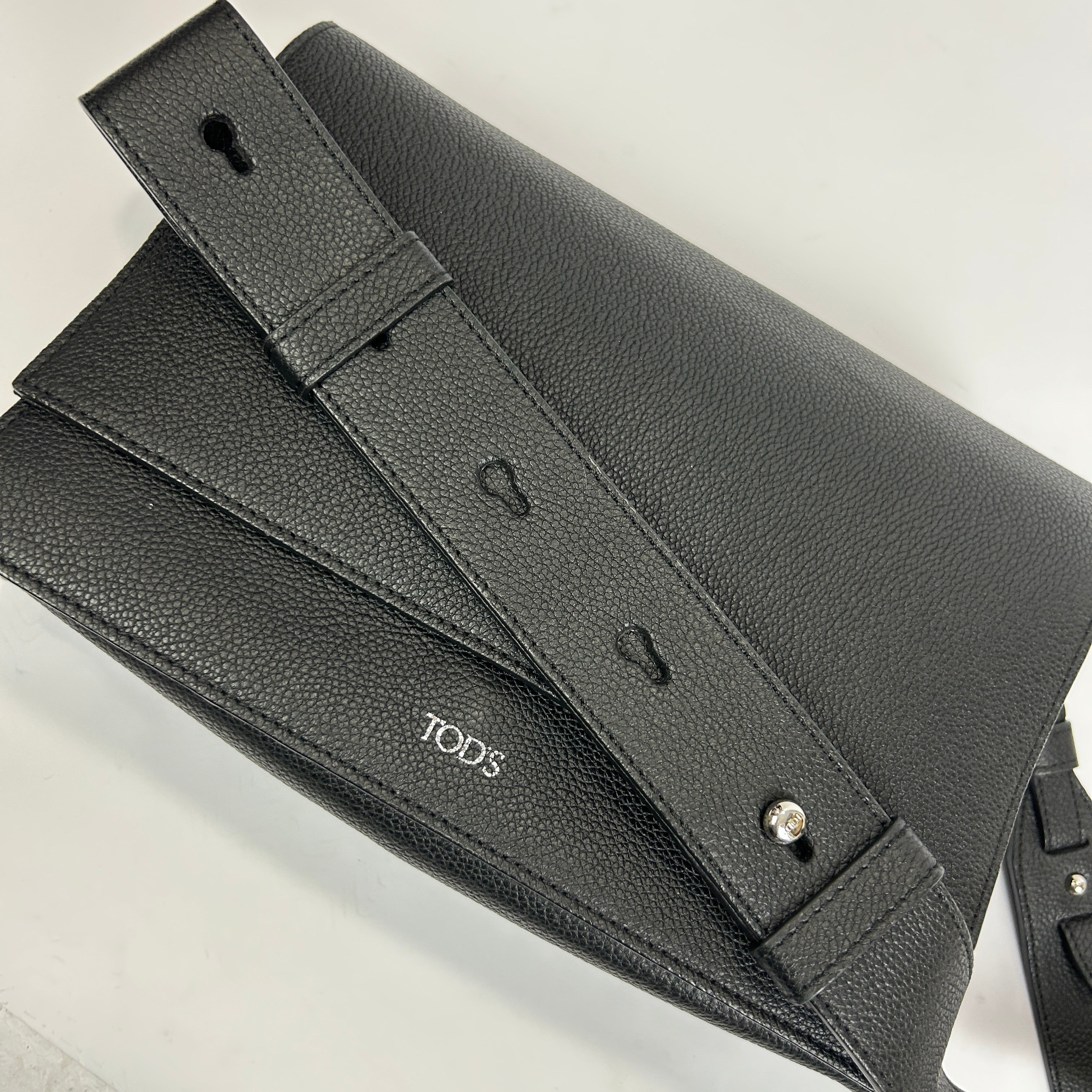 Tods New £1152 Black Pebbled Calfskin Crossbody Bag