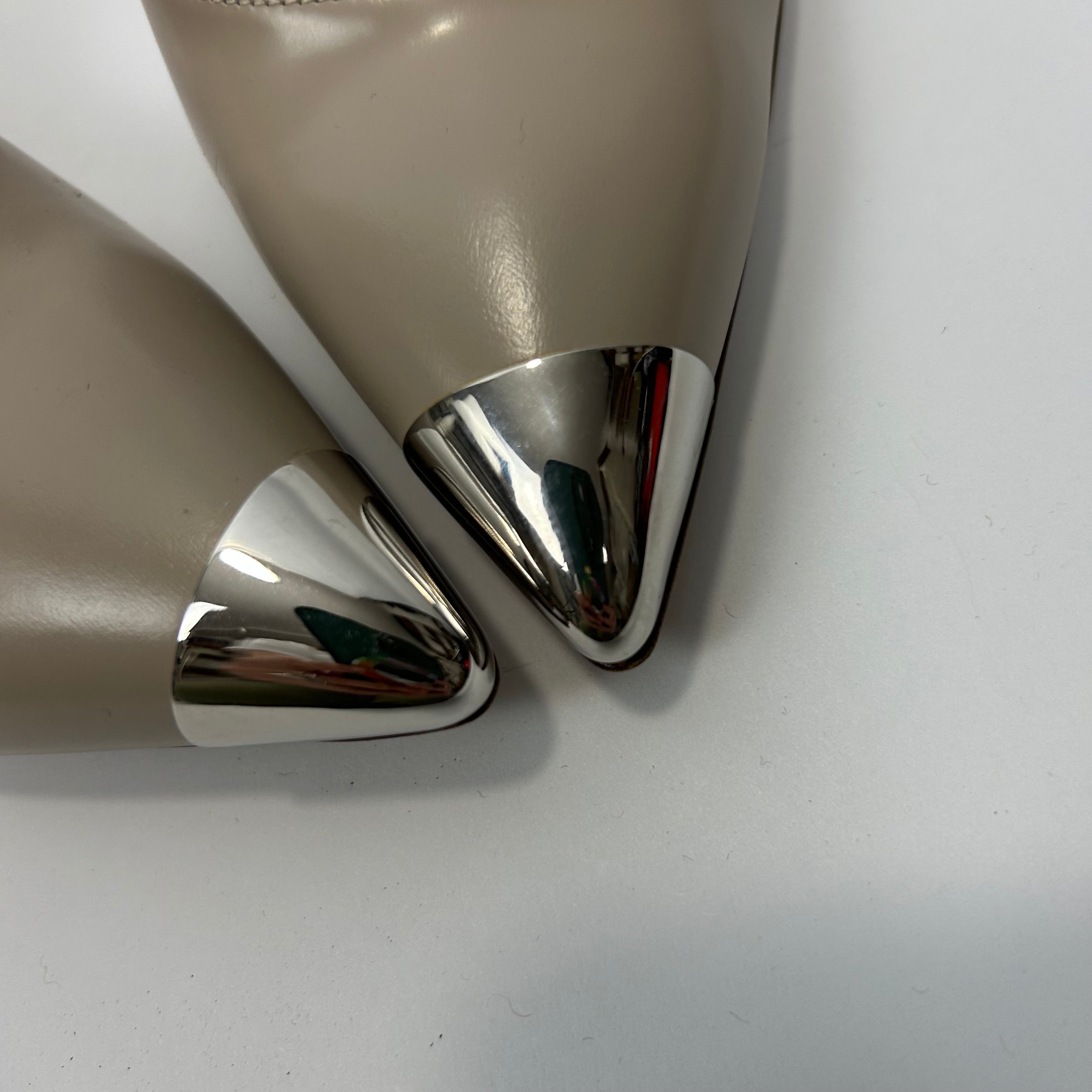 Gianvito Rossi New £730 Greige Leather Silver Toecap Heels 38.5