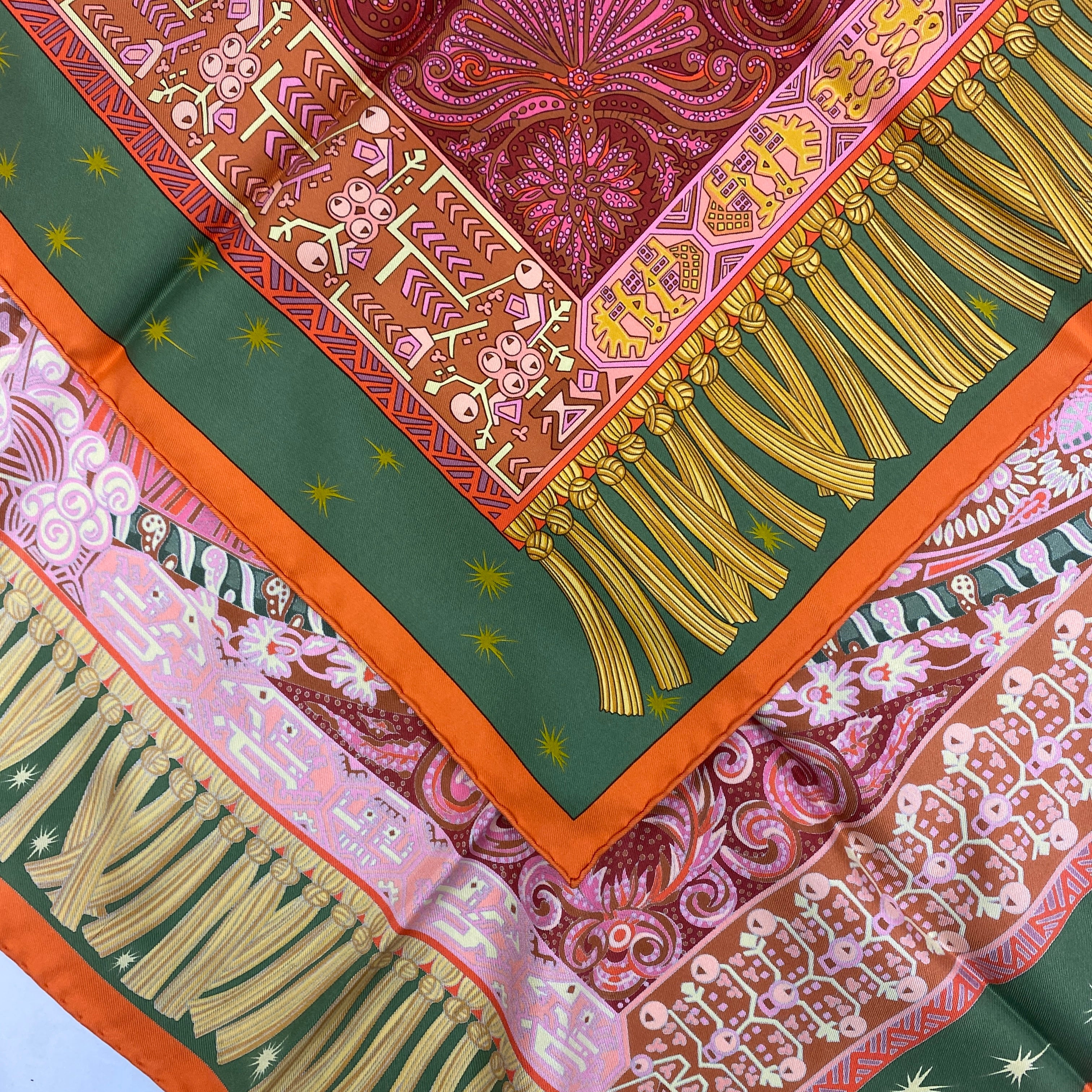Hermes New Orange Sur Un Tapis Volant Silk Twill 90 Scarf